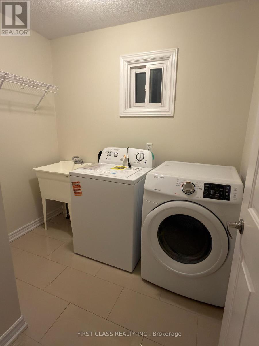 659 Thamesford Terrace, Mississauga, Ontario L5R 2B8 - Photo 14 - W12603458