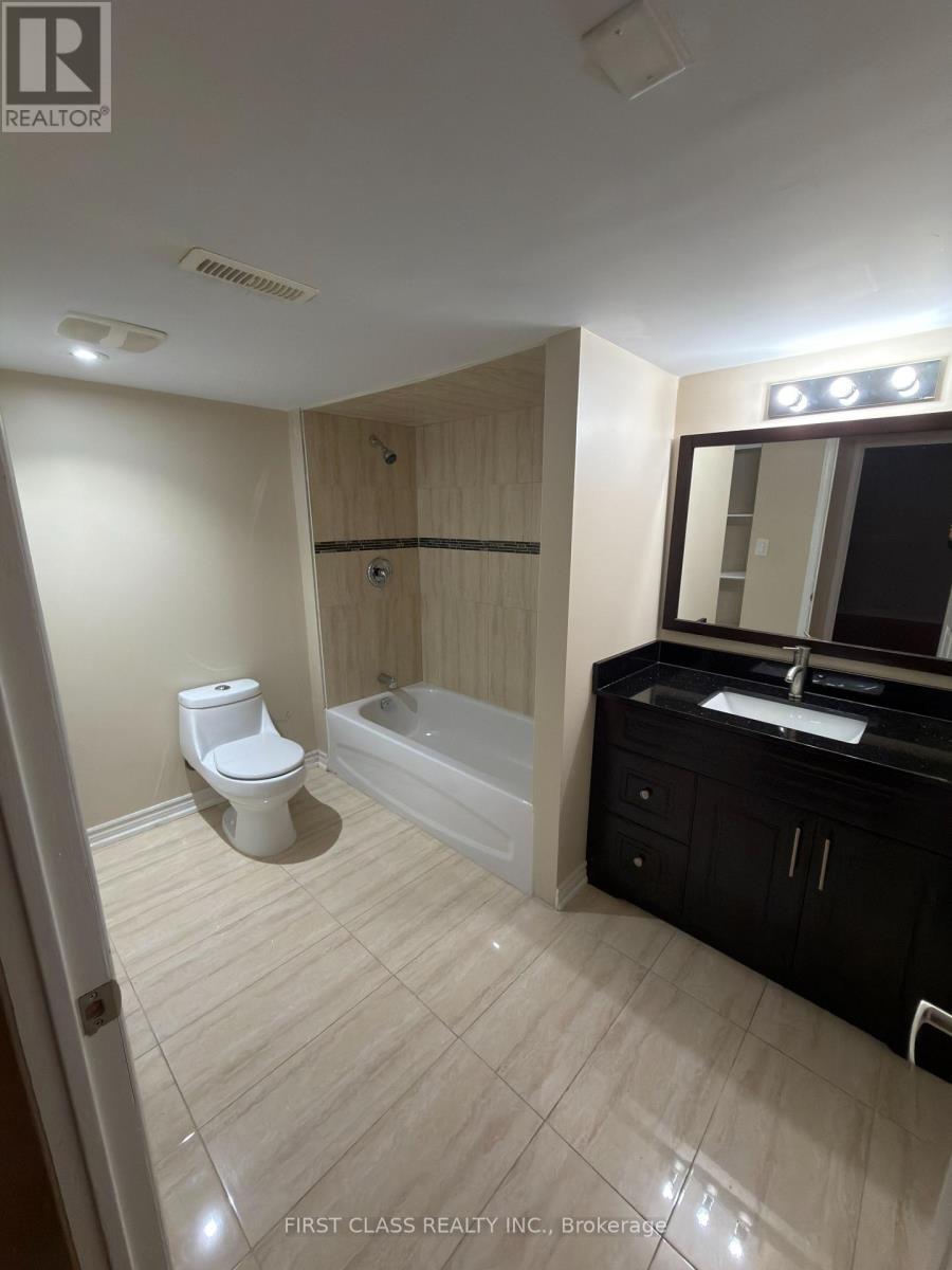 659 Thamesford Terrace, Mississauga, Ontario L5R 2B8 - Photo 20 - W12603458