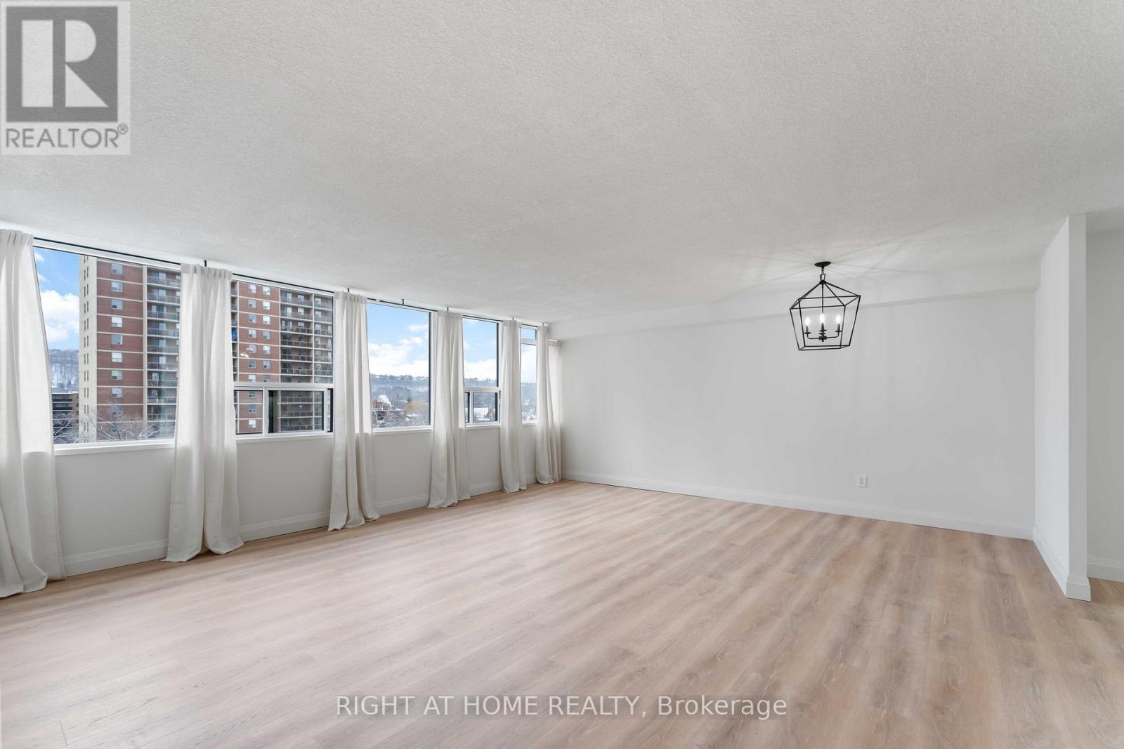 905 - 120 Duke Street, Hamilton, Ontario L8P 4T1 - Photo 12 - X12603452