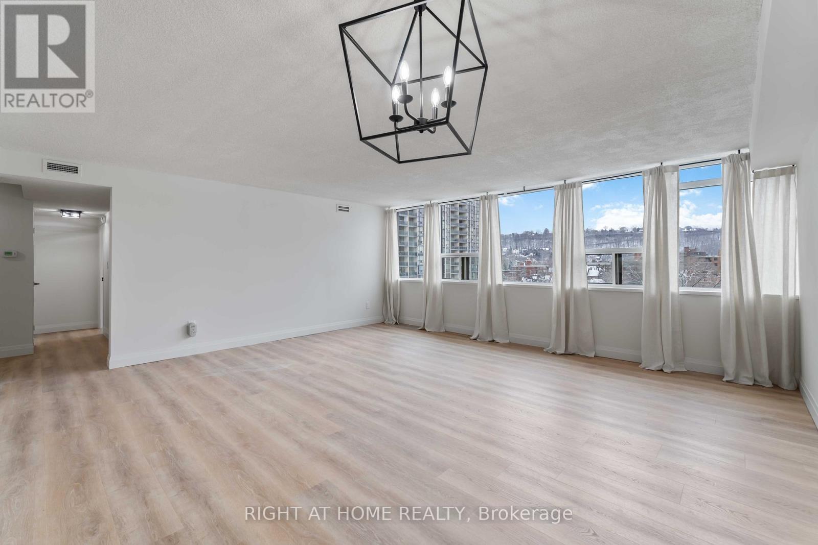 905 - 120 Duke Street, Hamilton, Ontario L8P 4T1 - Photo 14 - X12603452