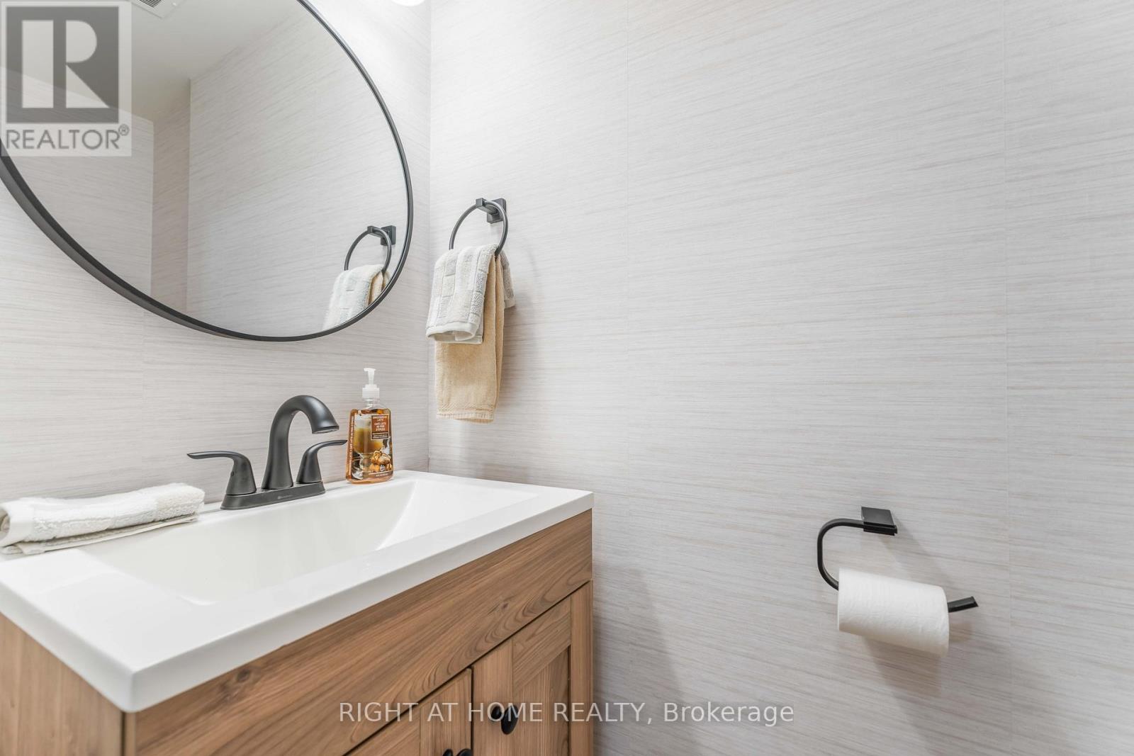 905 - 120 Duke Street, Hamilton, Ontario L8P 4T1 - Photo 16 - X12603452