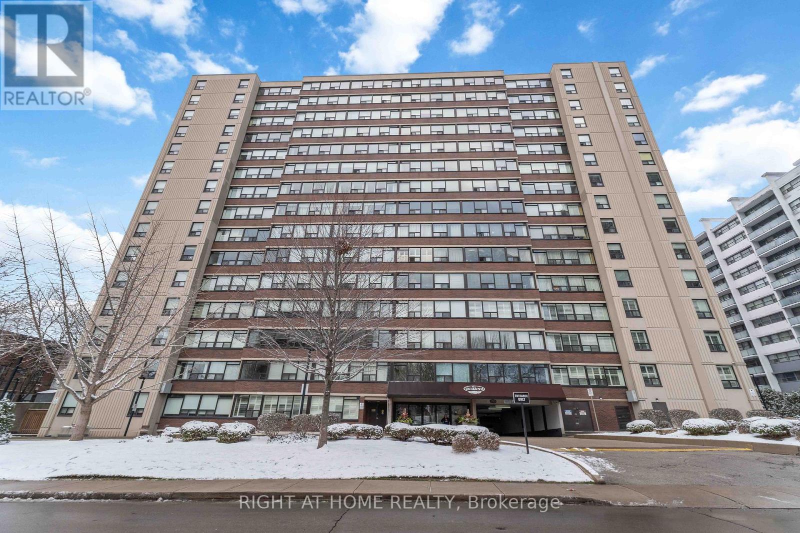 905 - 120 Duke Street, Hamilton, Ontario L8P 4T1 - Photo 2 - X12603452