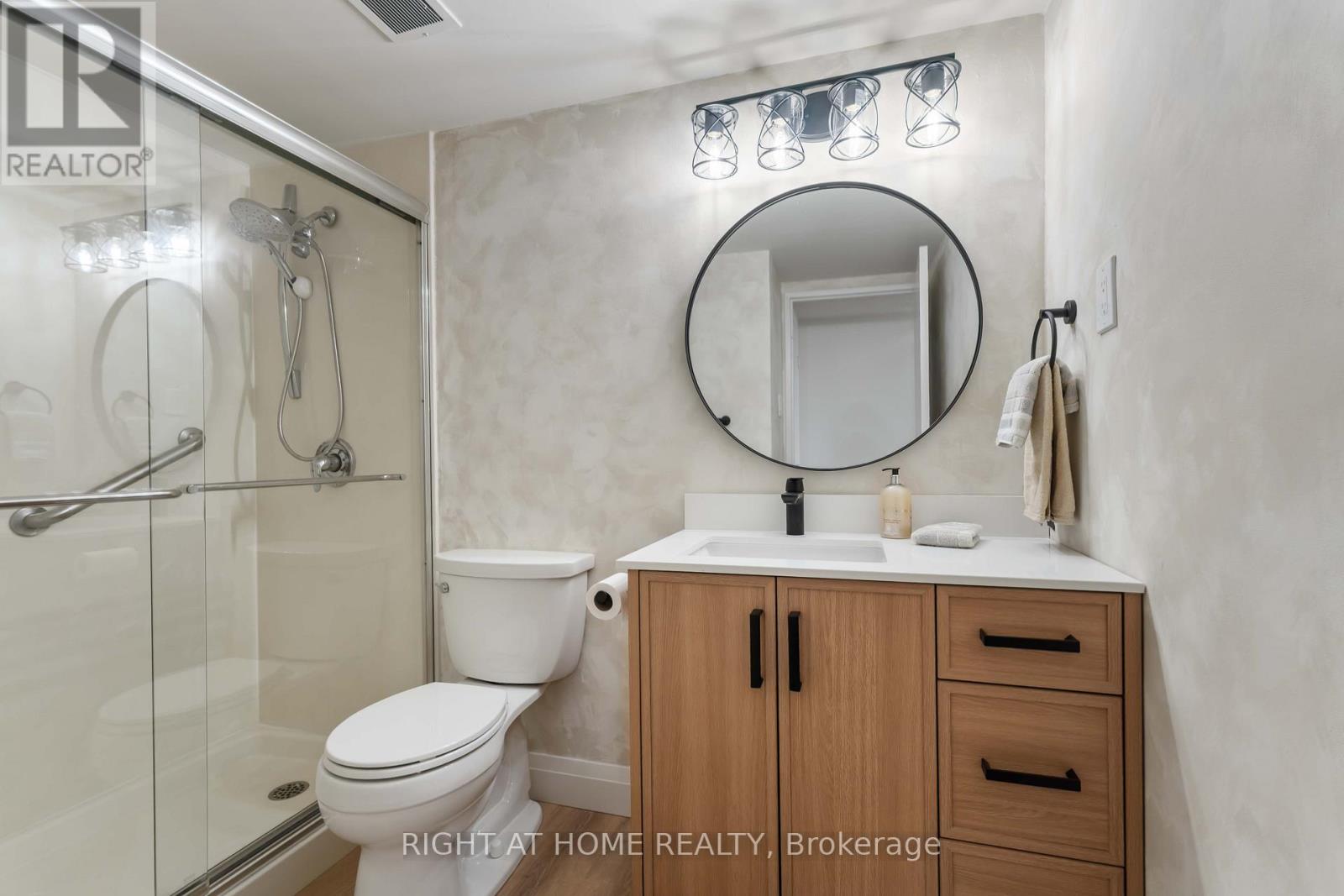 905 - 120 Duke Street, Hamilton, Ontario L8P 4T1 - Photo 21 - X12603452