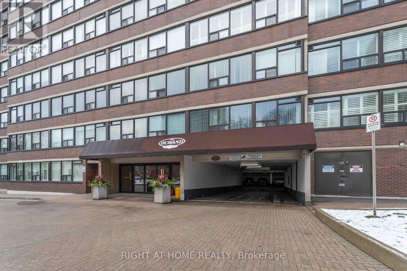 905 - 120 Duke Street, Hamilton, Ontario L8P 4T1 - Photo 3 - X12603452