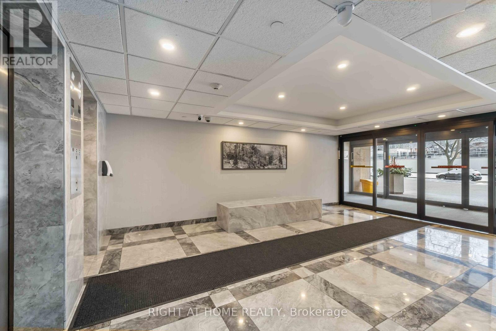 905 - 120 Duke Street, Hamilton, Ontario L8P 4T1 - Photo 4 - X12603452