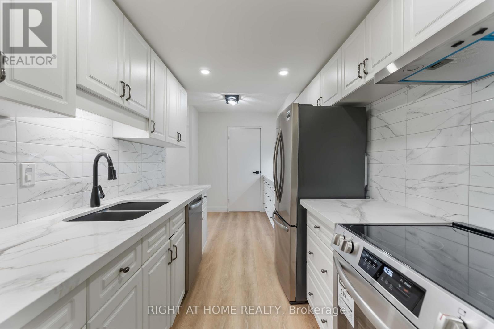 905 - 120 Duke Street, Hamilton, Ontario L8P 4T1 - Photo 9 - X12603452