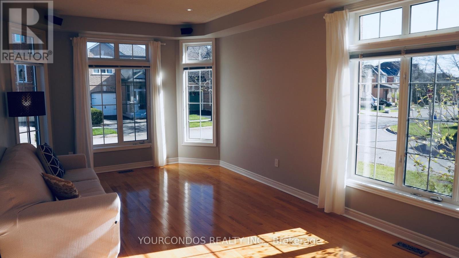 66 Crawford Street, Markham, Ontario  L6C 2M3 - Photo 4 - N12603462