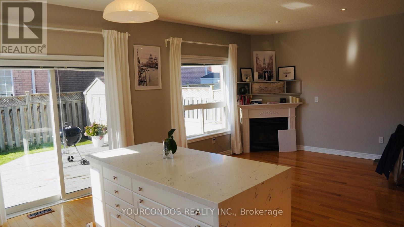 66 Crawford Street, Markham, Ontario  L6C 2M3 - Photo 7 - N12603462