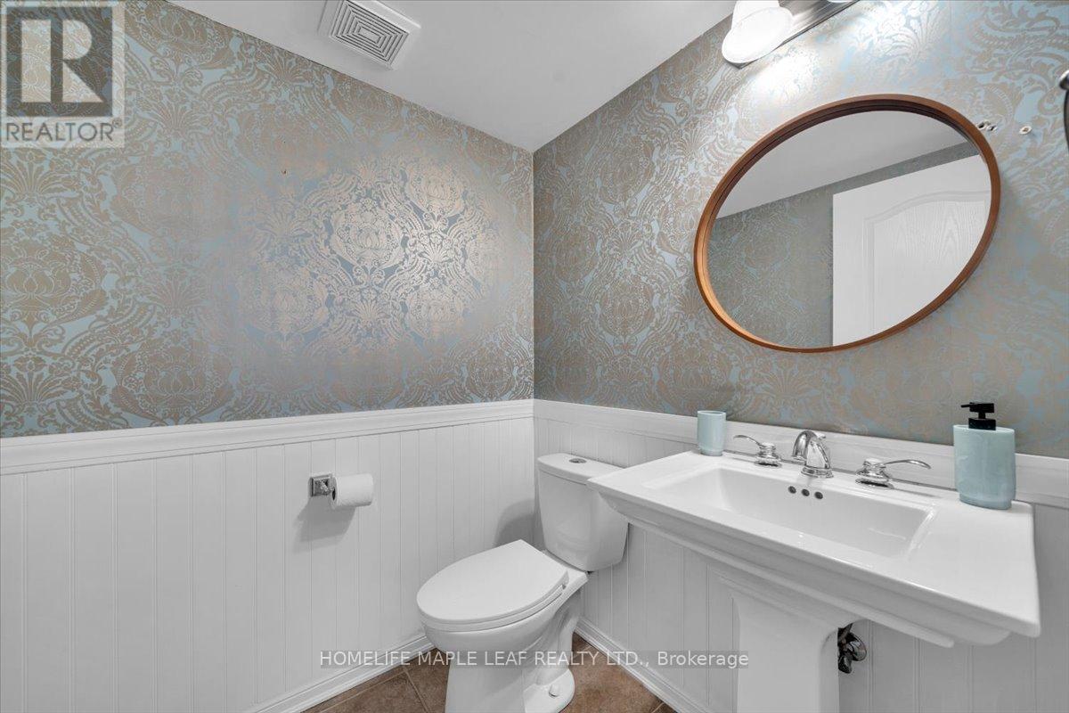 41 Ross Patrick Crescent, Newmarket, Ontario  L3X 3G9 - Photo 11 - N12603488