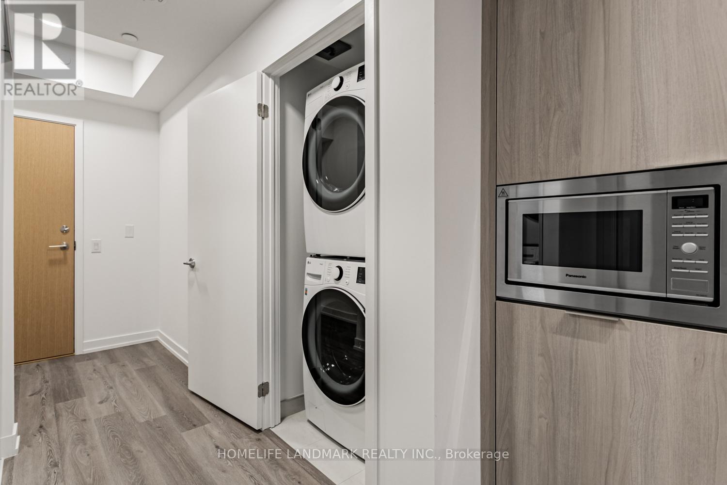 2912 - 395 Square One Drive, Mississauga, Ontario  L5B 0P6 - Photo 8 - W12603466