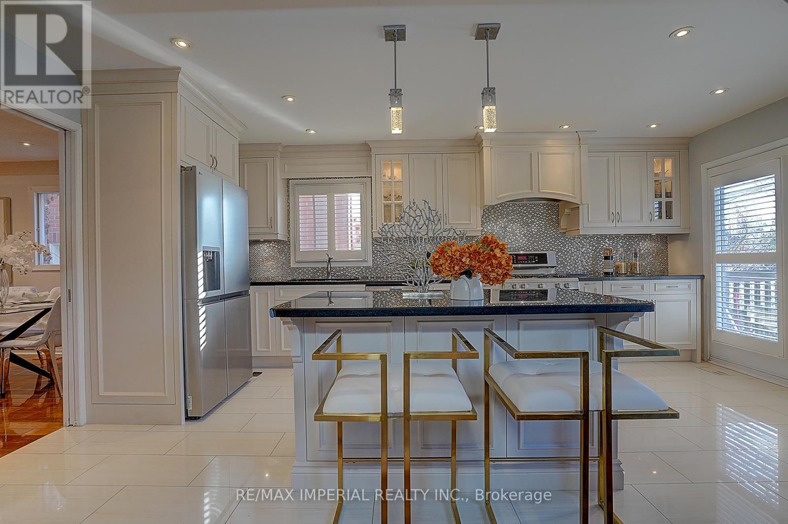 5633 Haddon Hall Road, Mississauga, Ontario  L5M 5G3 - Photo 20 - W12603484