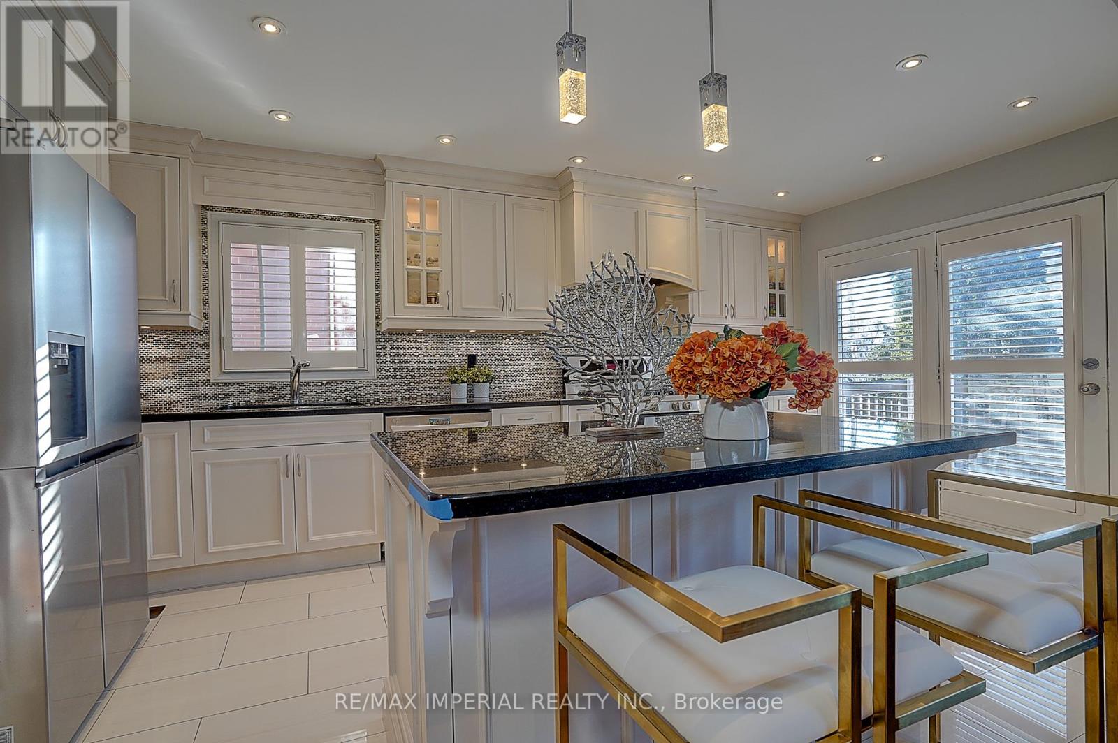 5633 Haddon Hall Road, Mississauga, Ontario  L5M 5G3 - Photo 21 - W12603484