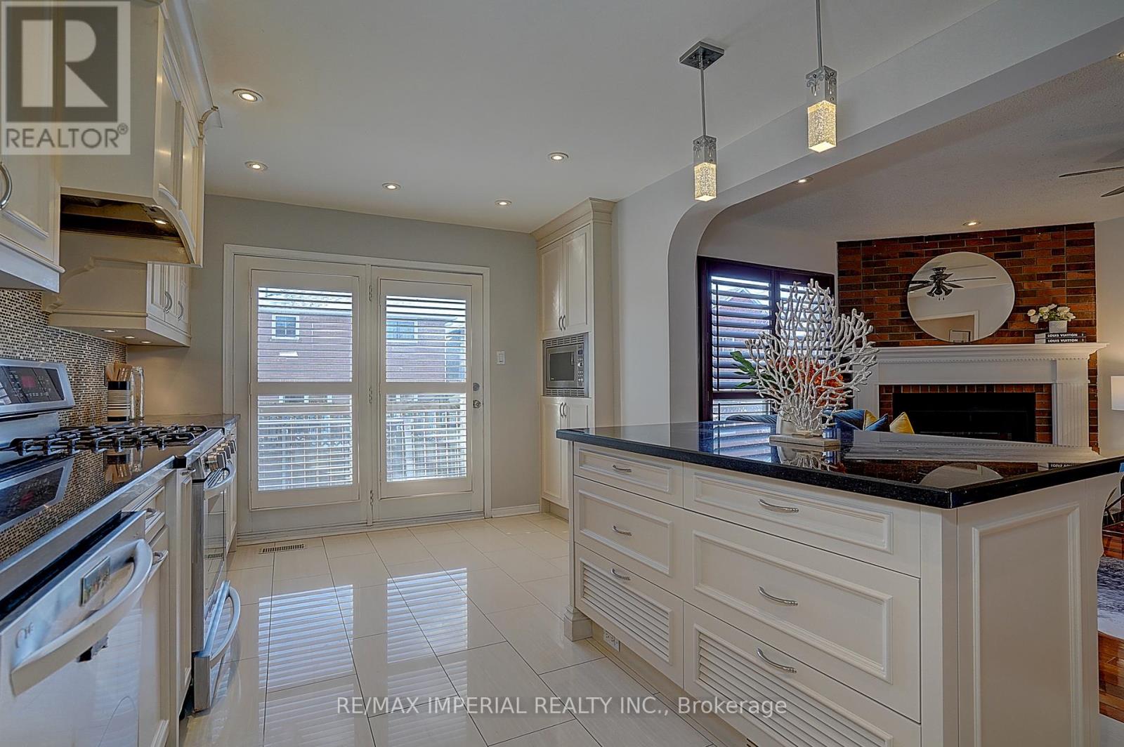 5633 Haddon Hall Road, Mississauga, Ontario  L5M 5G3 - Photo 22 - W12603484