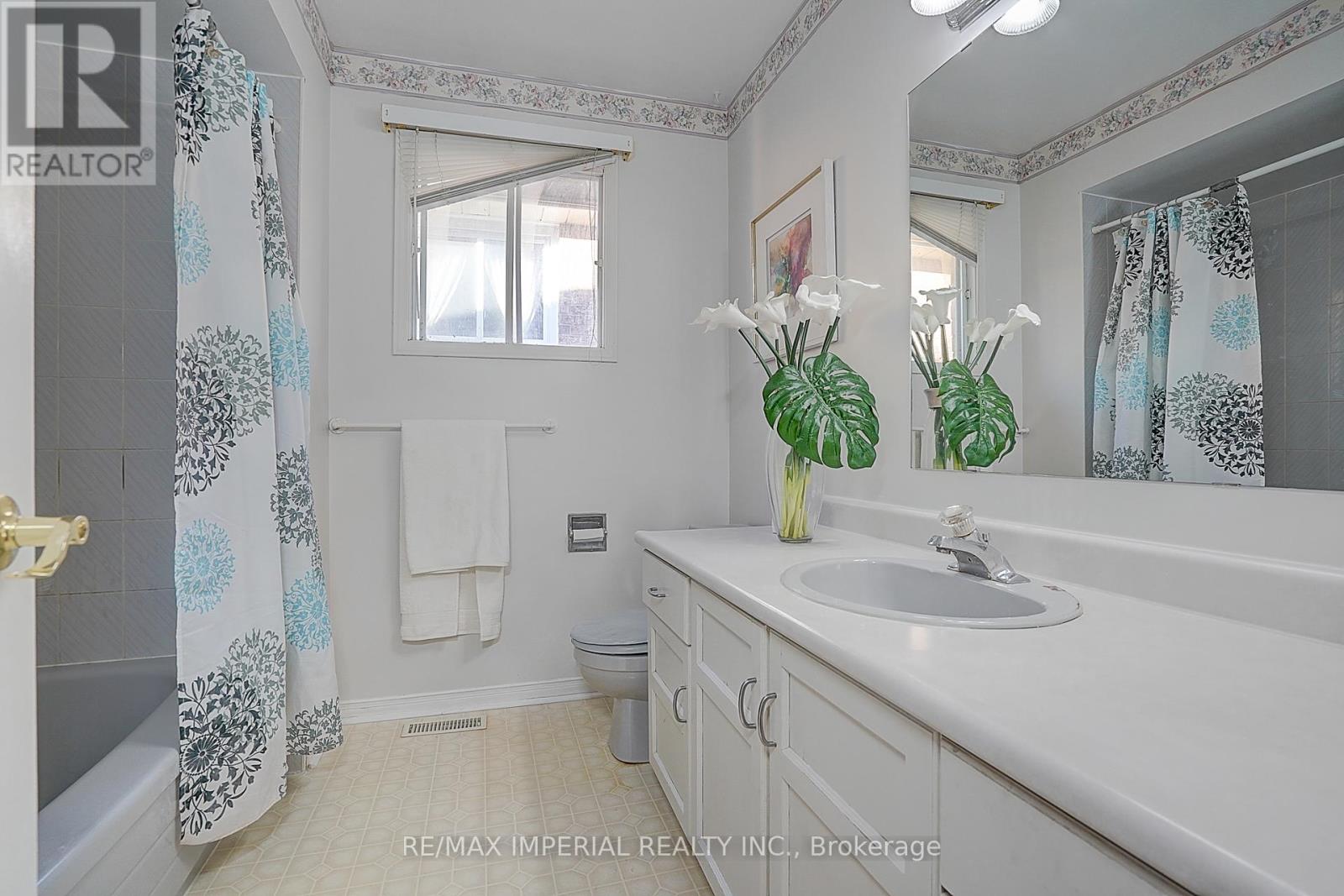 5633 Haddon Hall Road, Mississauga, Ontario  L5M 5G3 - Photo 38 - W12603484