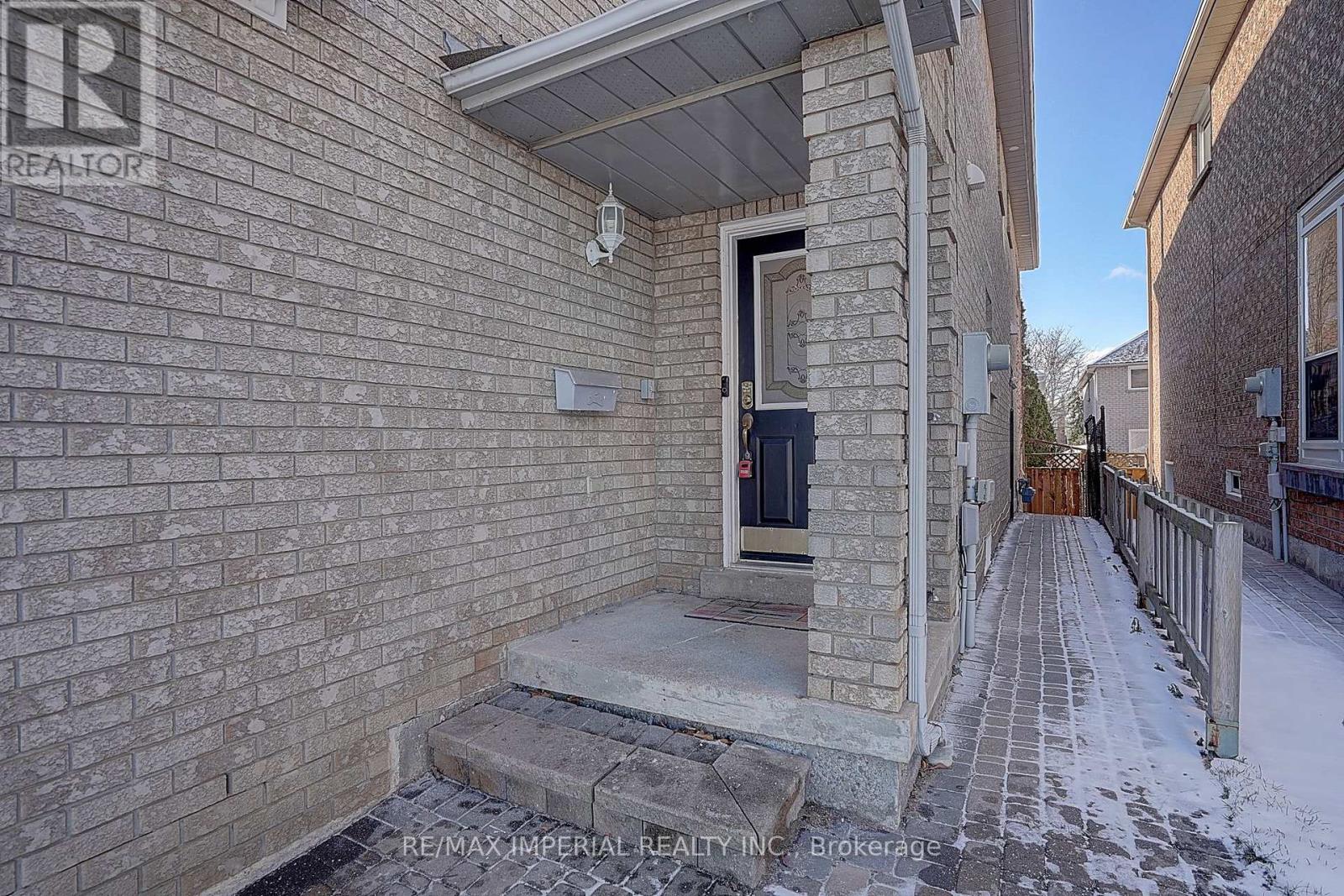 5633 Haddon Hall Road, Mississauga, Ontario  L5M 5G3 - Photo 6 - W12603484