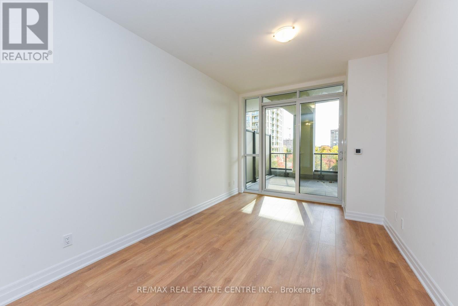 206 - 30 Elm Drive W, Mississauga, Ontario  L5B 1L9 - Photo 14 - W12603490