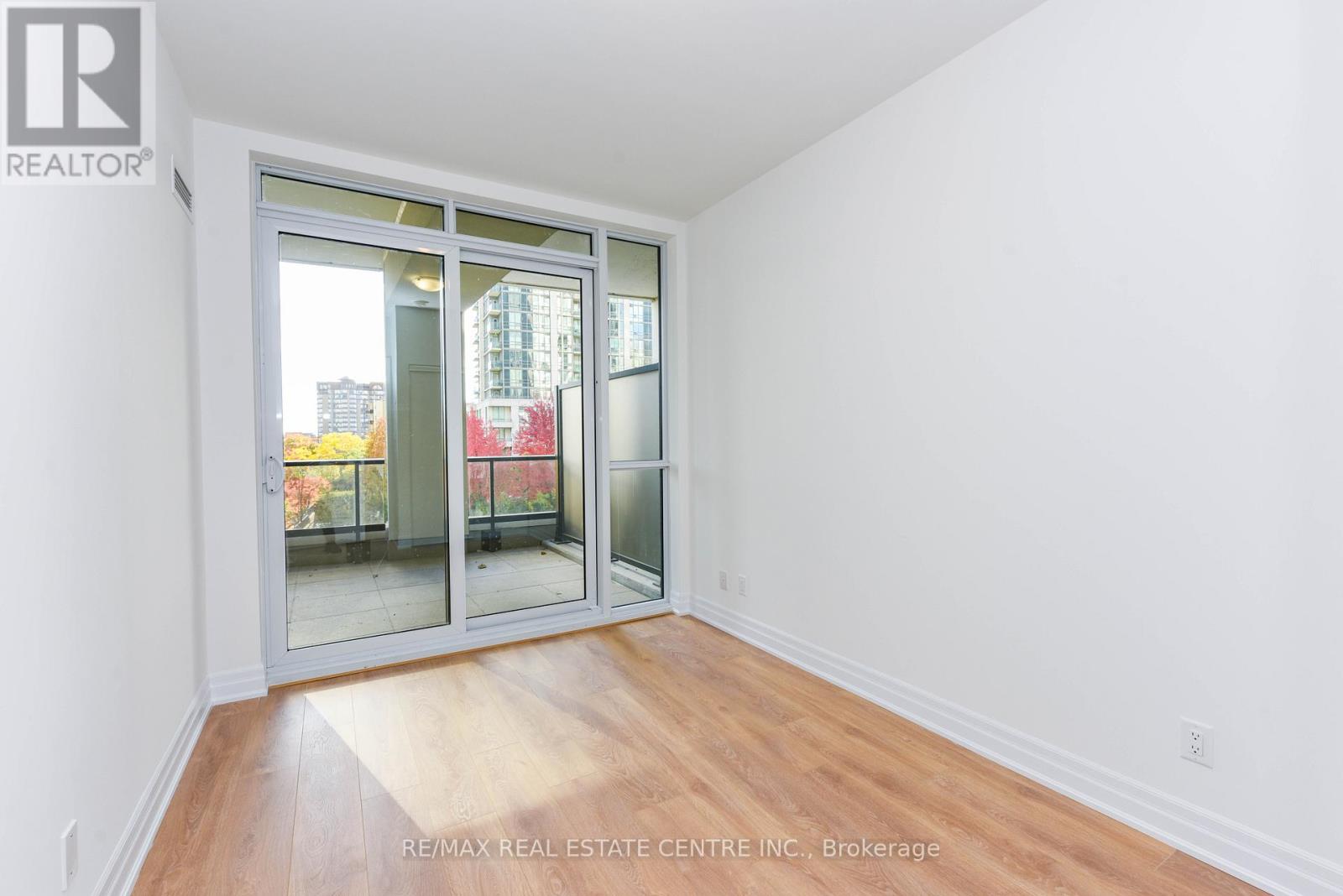 206 - 30 Elm Drive W, Mississauga, Ontario  L5B 1L9 - Photo 18 - W12603490