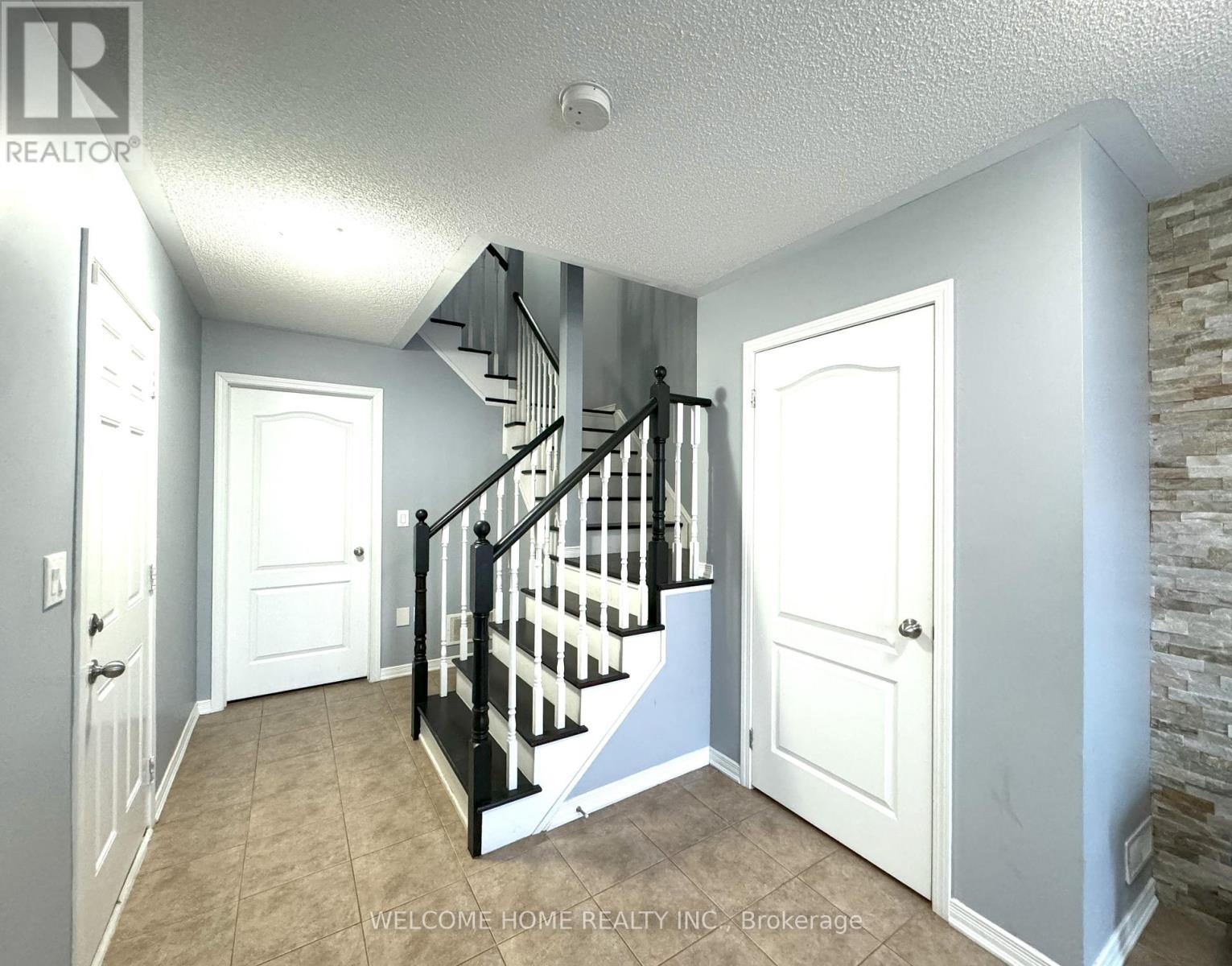 26 Larson Peak Road, Caledon, Ontario  L7C 3P5 - Photo 5 - W12603492