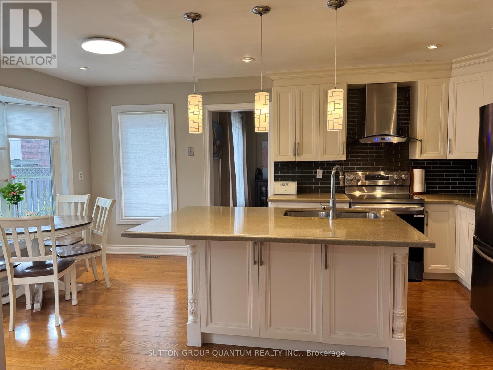 1516 Stoneybrook Trail, Oakville, Ontario  L6M 2R3 - Photo 4 - W12603496