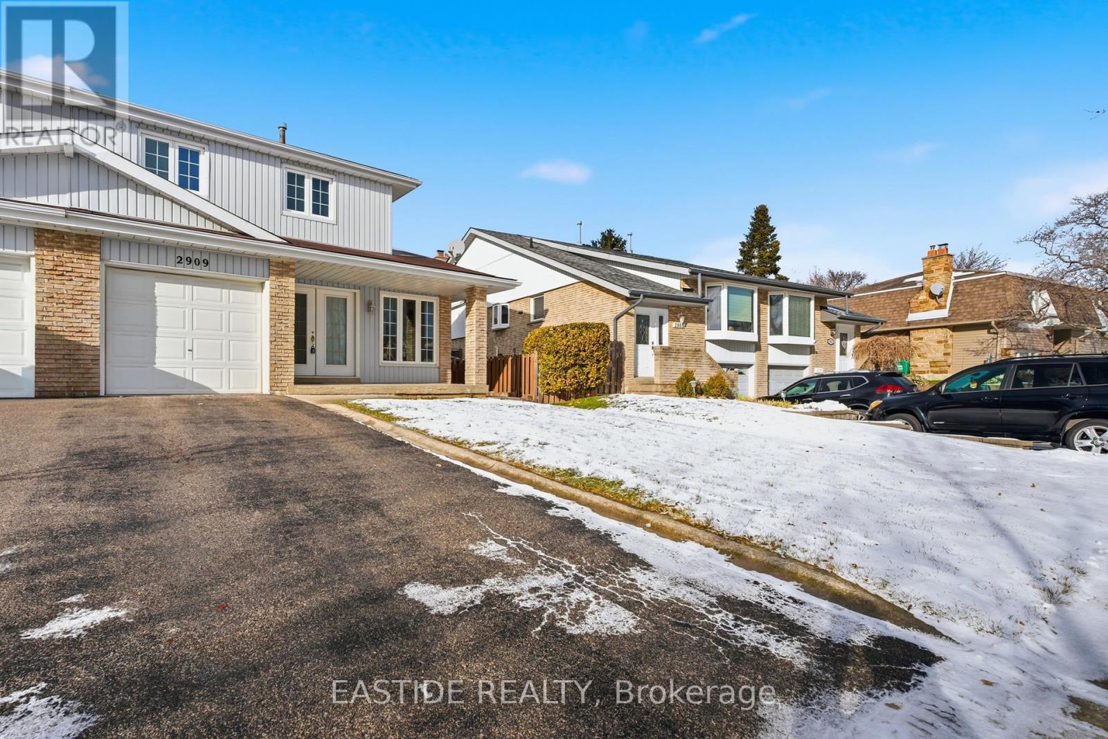 2909 Salerno Crescent, Mississauga, Ontario  L5N 1T3 - Photo 2 - W12603498