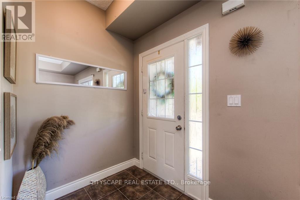 4a - 38 Howe Drive, Kitchener, Ontario  N2E 0E3 - Photo 4 - X12603468