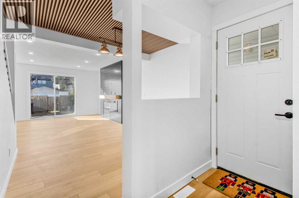 6632 Temple Drive Ne, Calgary, Alberta  T1Y 5V6 - Photo 4 - A2273953