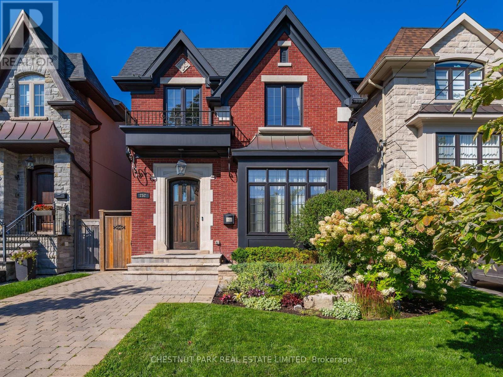 252 SUTHERLAND DRIVE, Toronto, Ontario