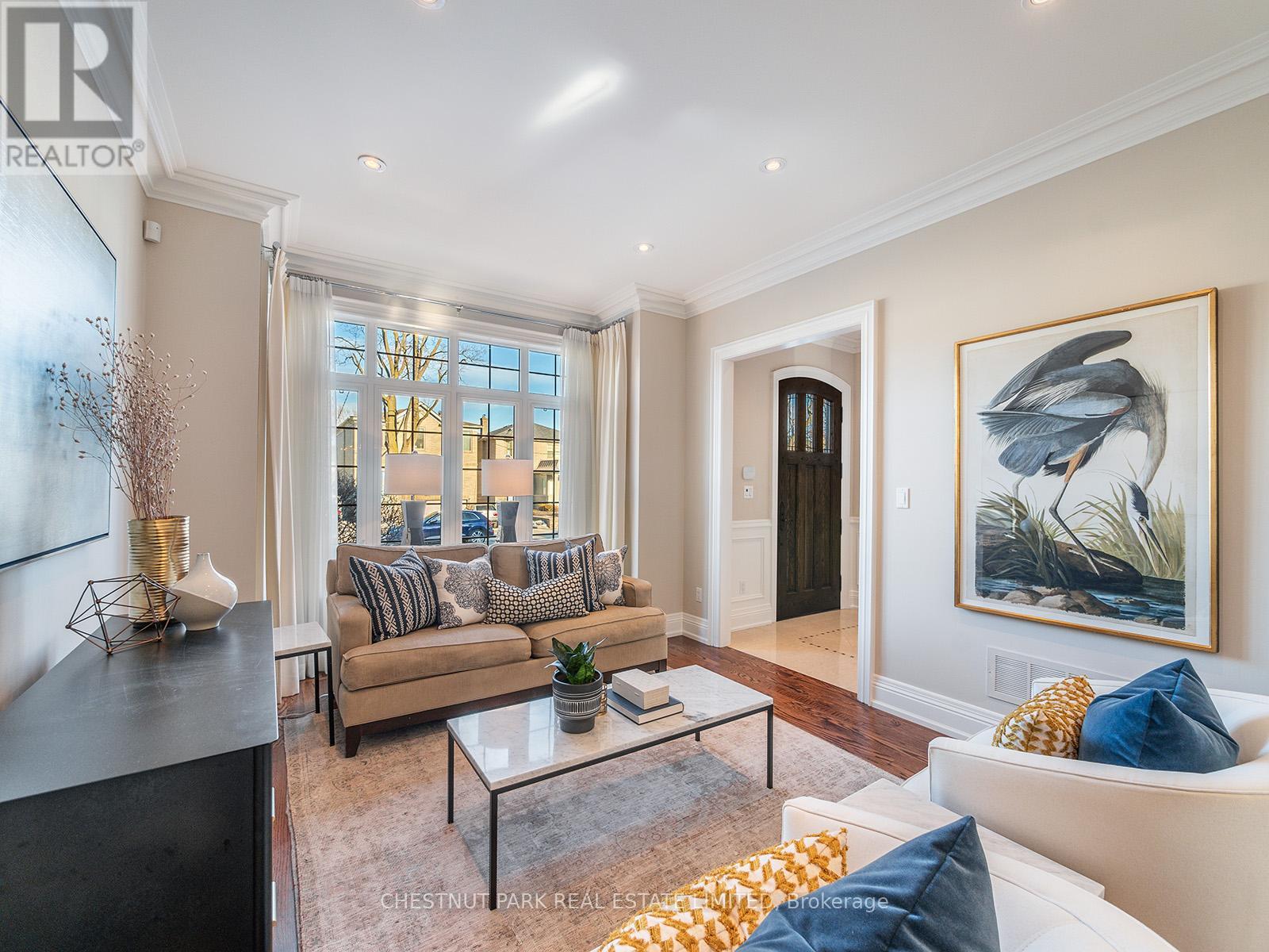 252 Sutherland Drive, Toronto, Ontario  M4G 1J3 - Photo 15 - C12603502