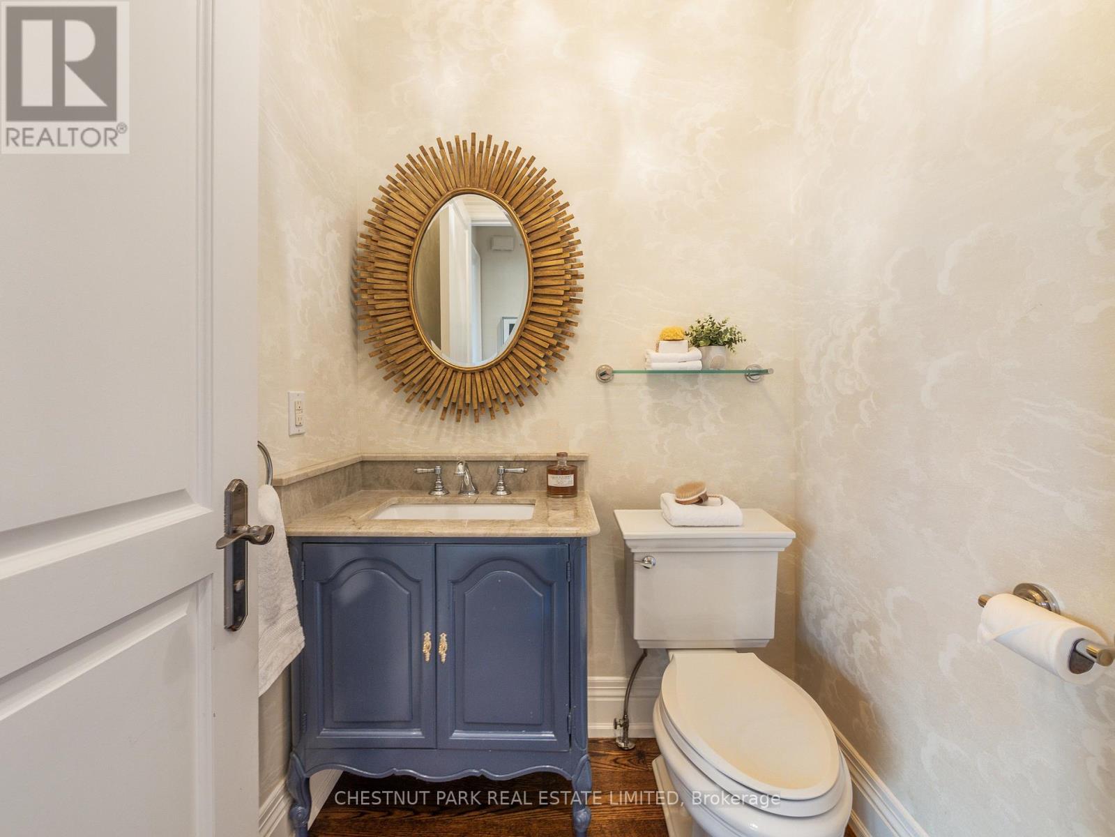 252 Sutherland Drive, Toronto, Ontario  M4G 1J3 - Photo 16 - C12603502