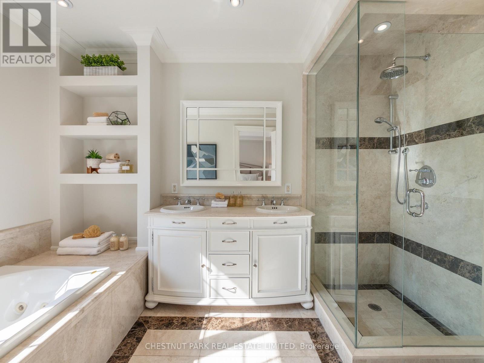 252 Sutherland Drive, Toronto, Ontario  M4G 1J3 - Photo 19 - C12603502