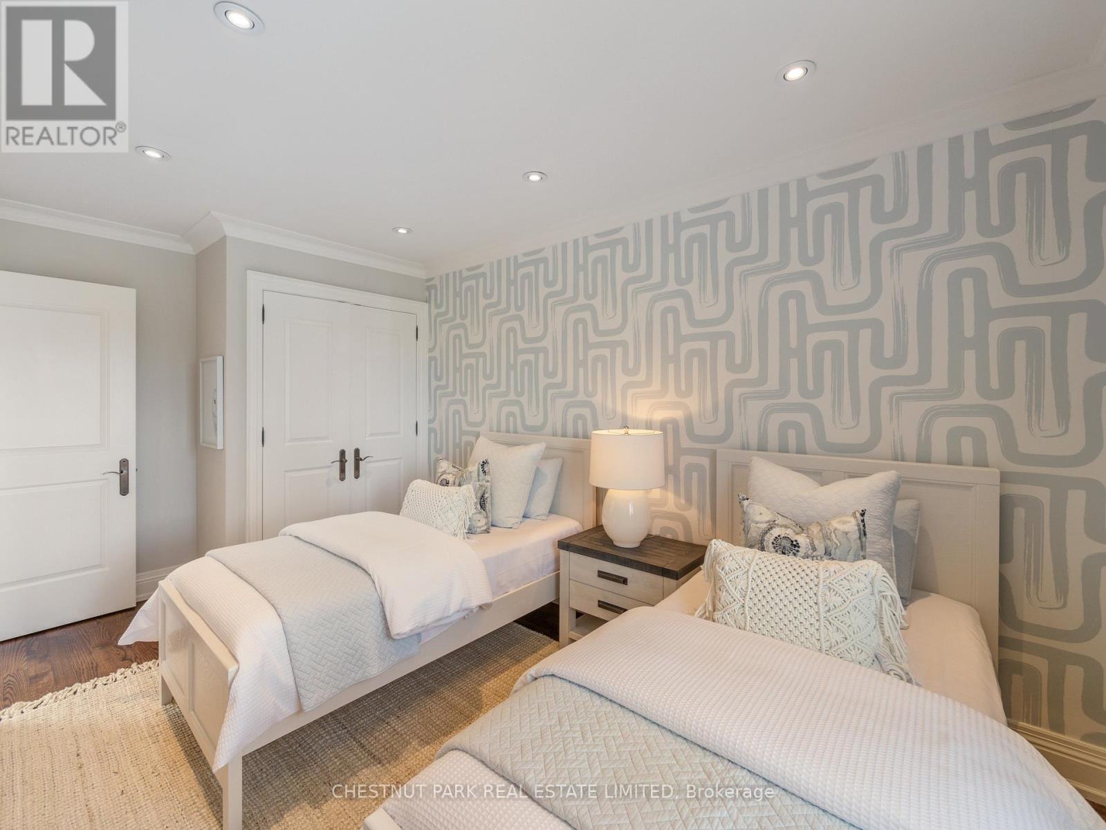 252 Sutherland Drive, Toronto, Ontario  M4G 1J3 - Photo 21 - C12603502