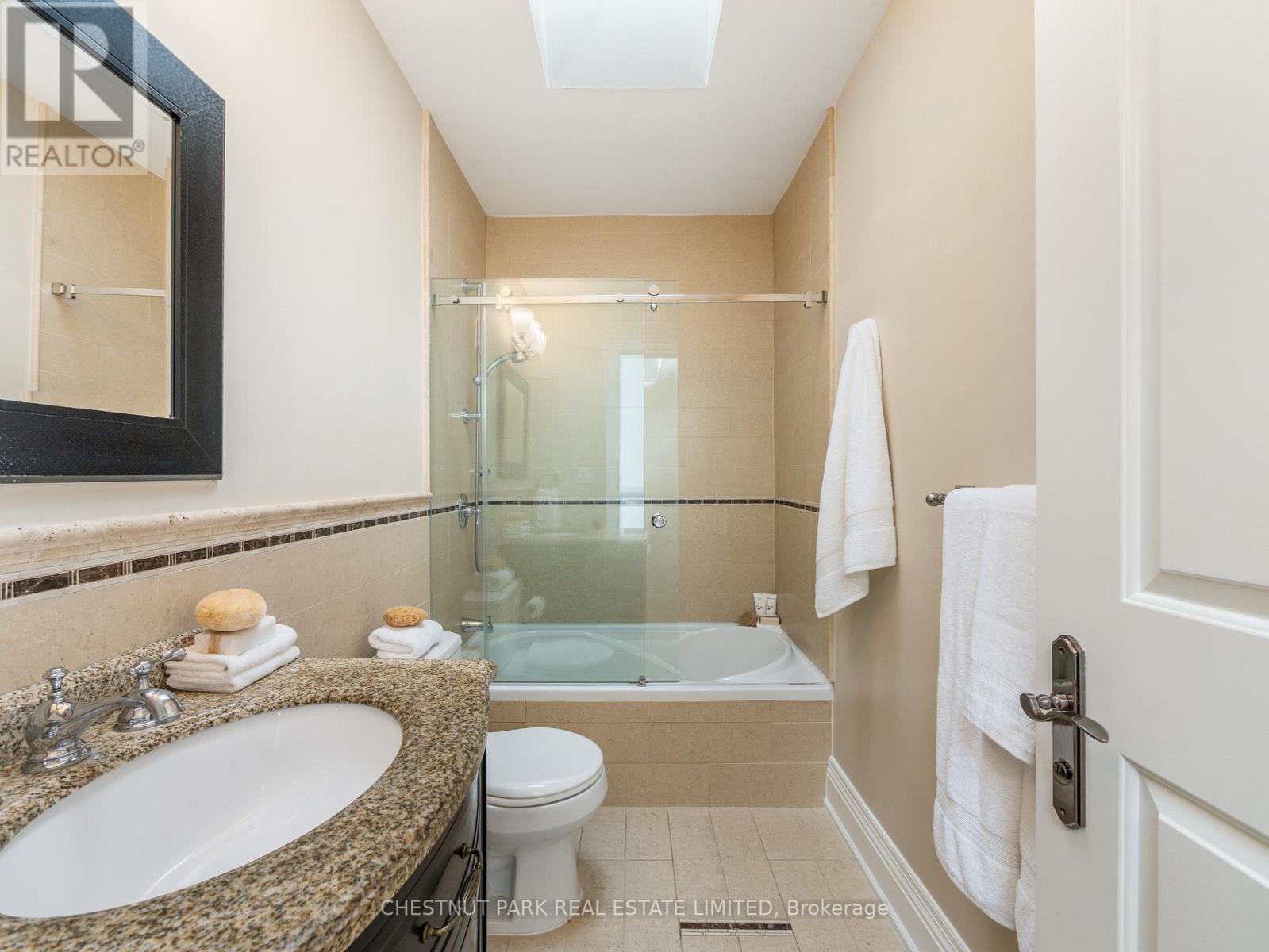 252 Sutherland Drive, Toronto, Ontario  M4G 1J3 - Photo 26 - C12603502