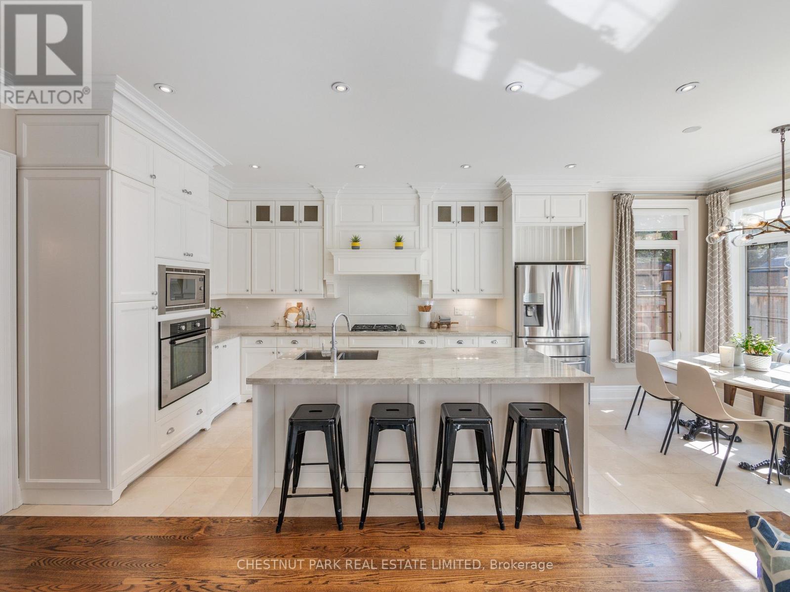 252 Sutherland Drive, Toronto, Ontario  M4G 1J3 - Photo 3 - C12603502