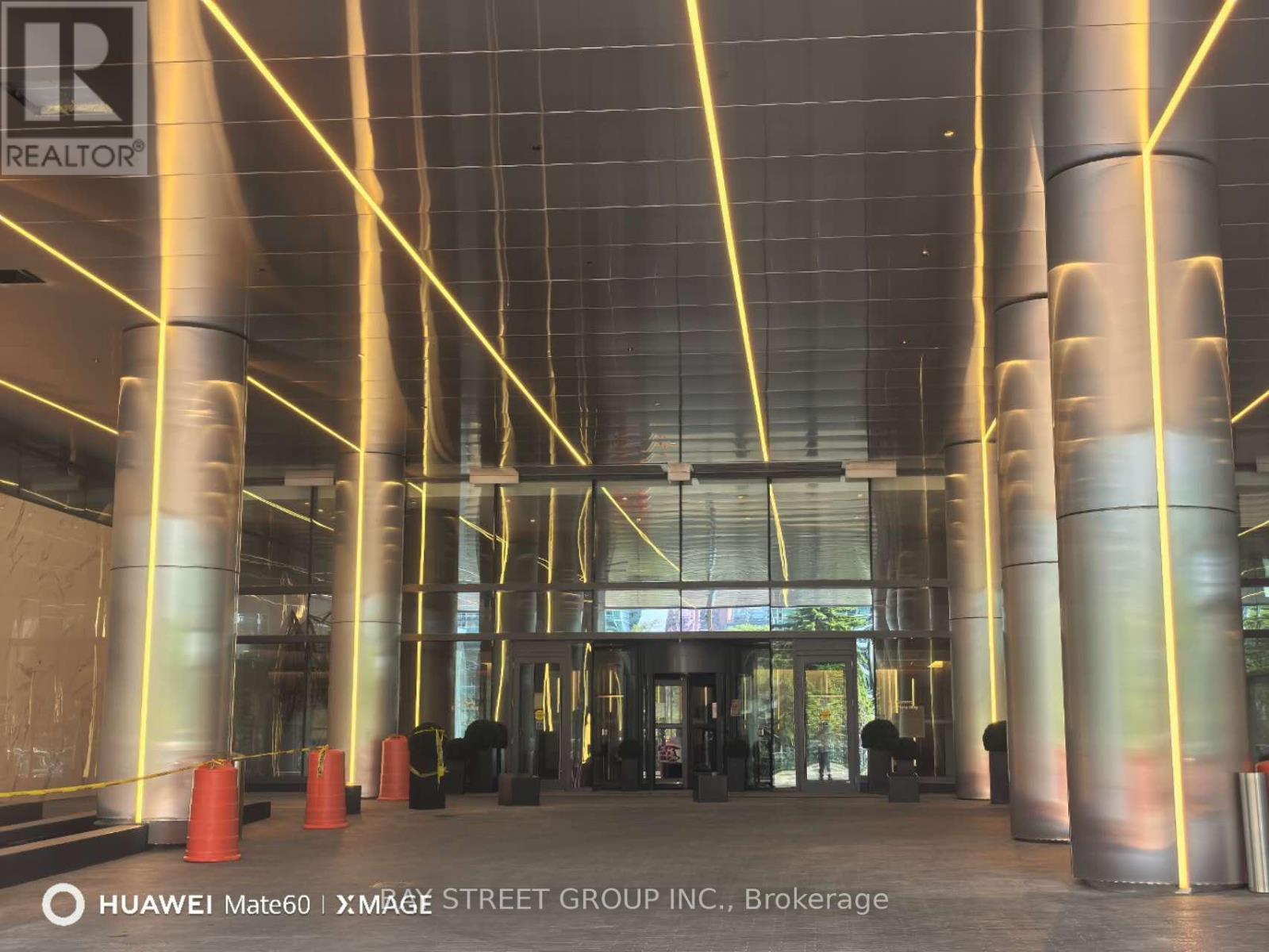 2608 - 3 Concord Cityplace Way, Toronto, Ontario  M5V 0X4 - Photo 3 - C12603504