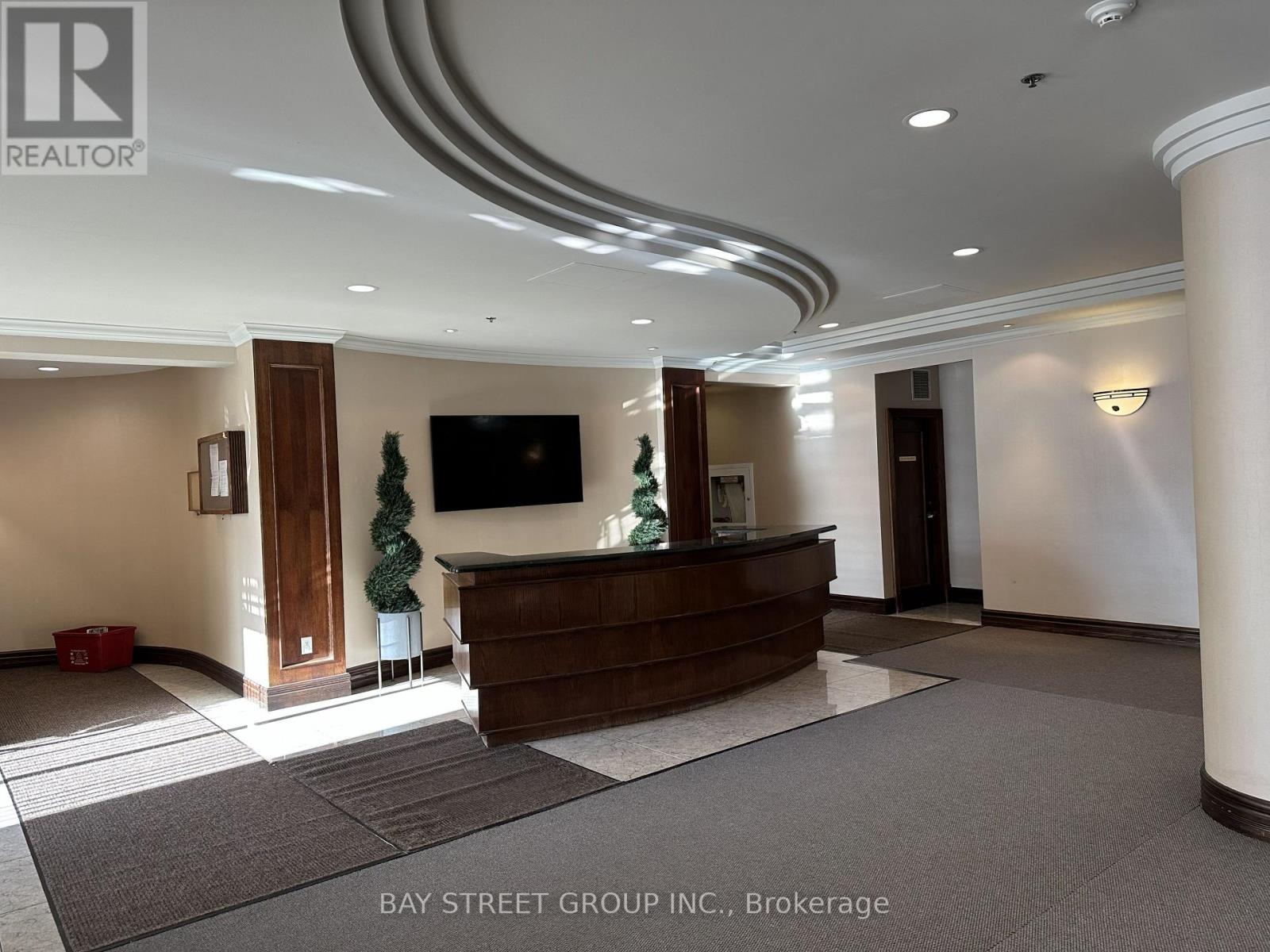 611 - 51 Baffin Court, Richmond Hill, Ontario  L4B 4P6 - Photo 3 - N12603506