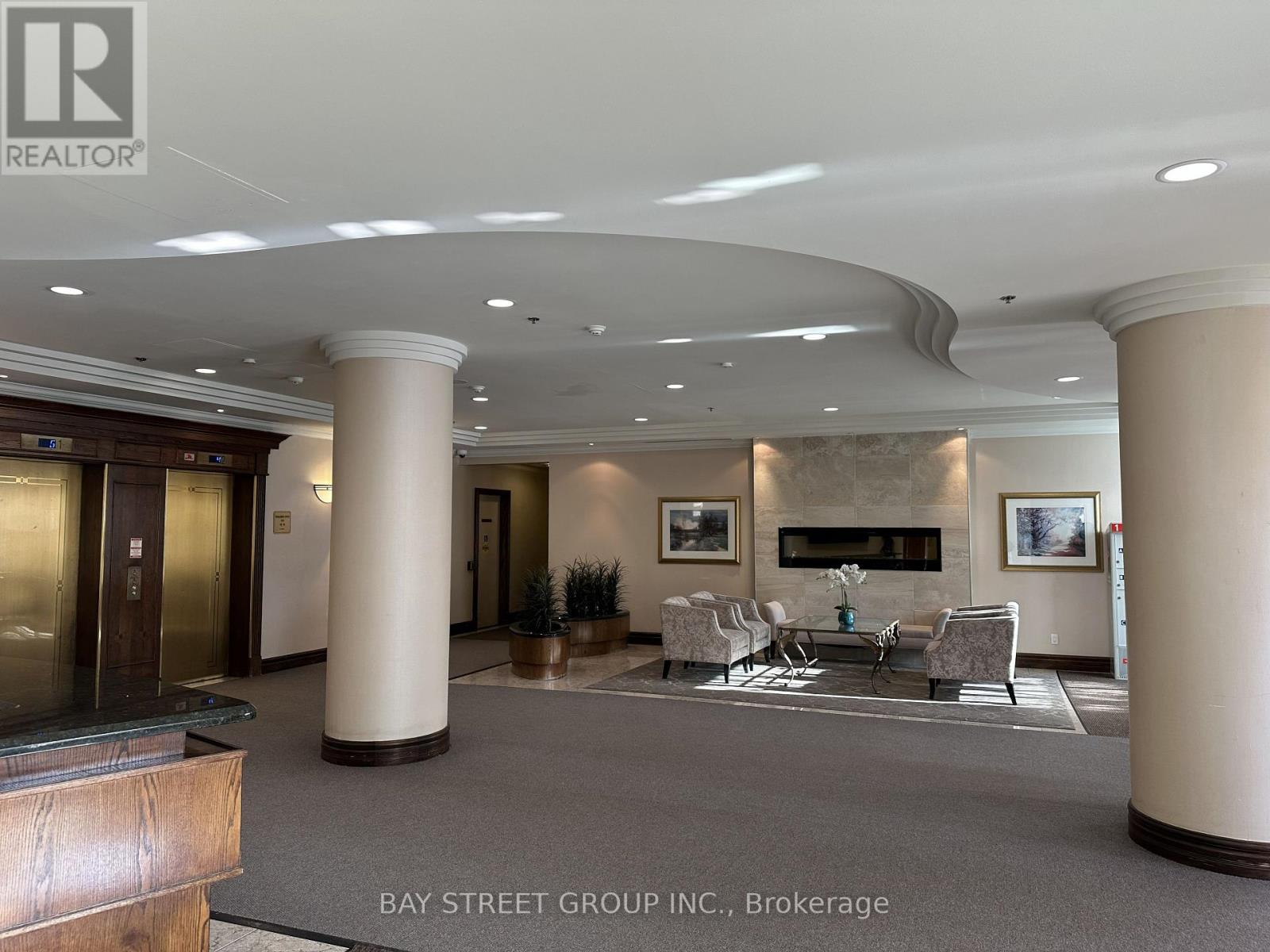 611 - 51 Baffin Court, Richmond Hill, Ontario  L4B 4P6 - Photo 5 - N12603506