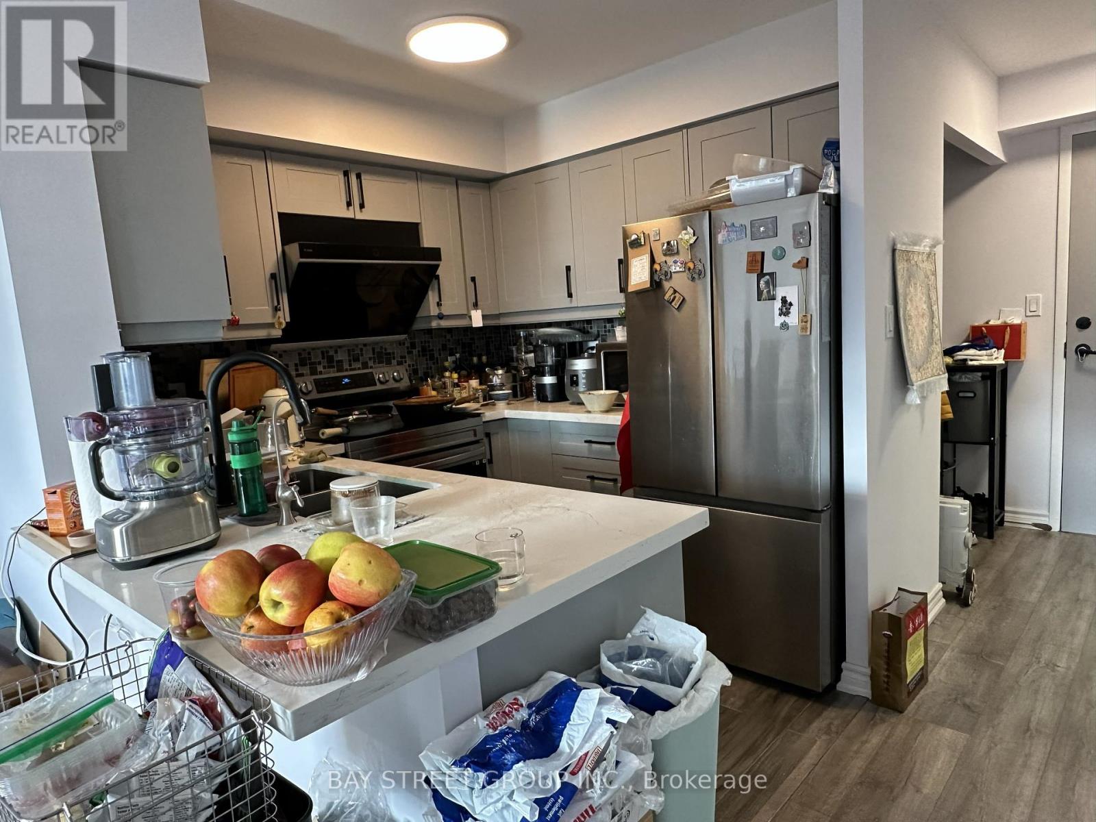 611 - 51 Baffin Court, Richmond Hill, Ontario  L4B 4P6 - Photo 8 - N12603506