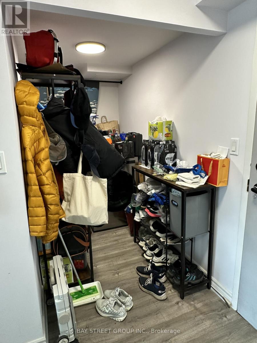 611 - 51 Baffin Court, Richmond Hill, Ontario  L4B 4P6 - Photo 9 - N12603506