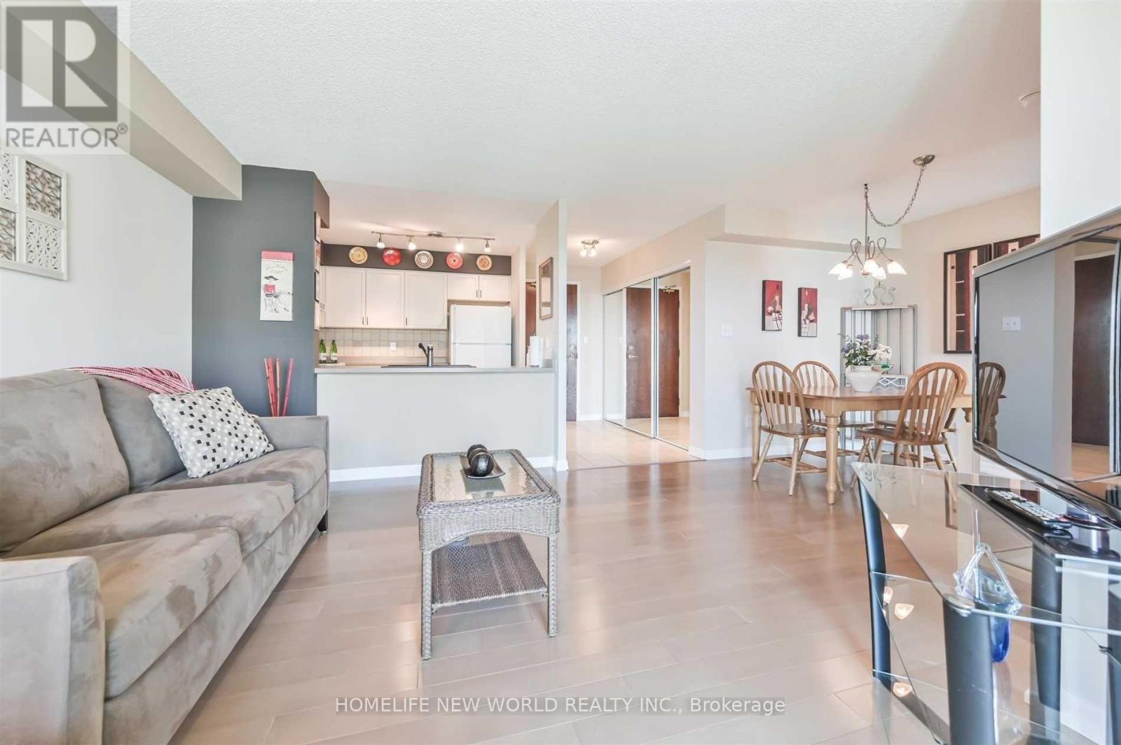 721 - 51 Baffin Court, Richmond Hill, Ontario  L4B 4P6 - Photo 5 - N12603520