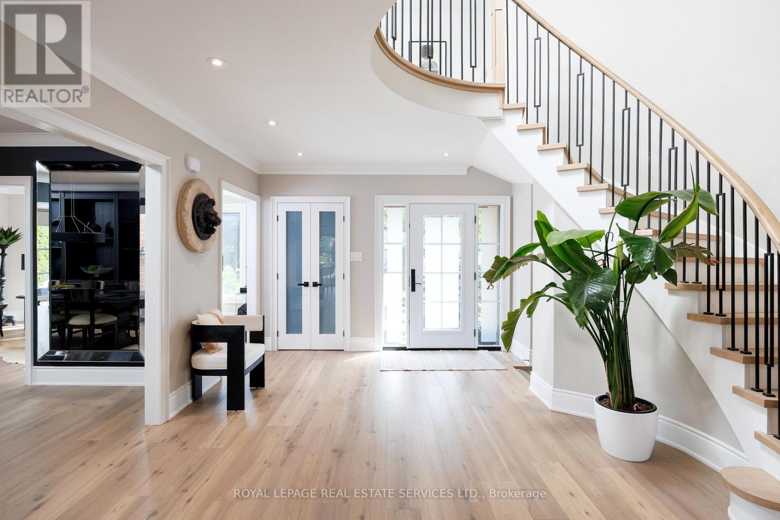 1483 The Links Drive, Oakville, Ontario  L6M 2P2 - Photo 4 - W12603514