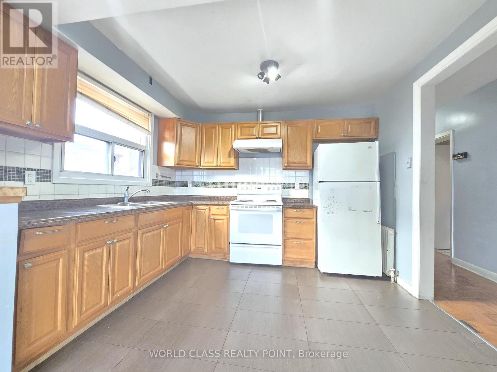 3 - 58 Cameron Avenue, Toronto, Ontario M6M 1R2 - Photo 3 - W12603524
