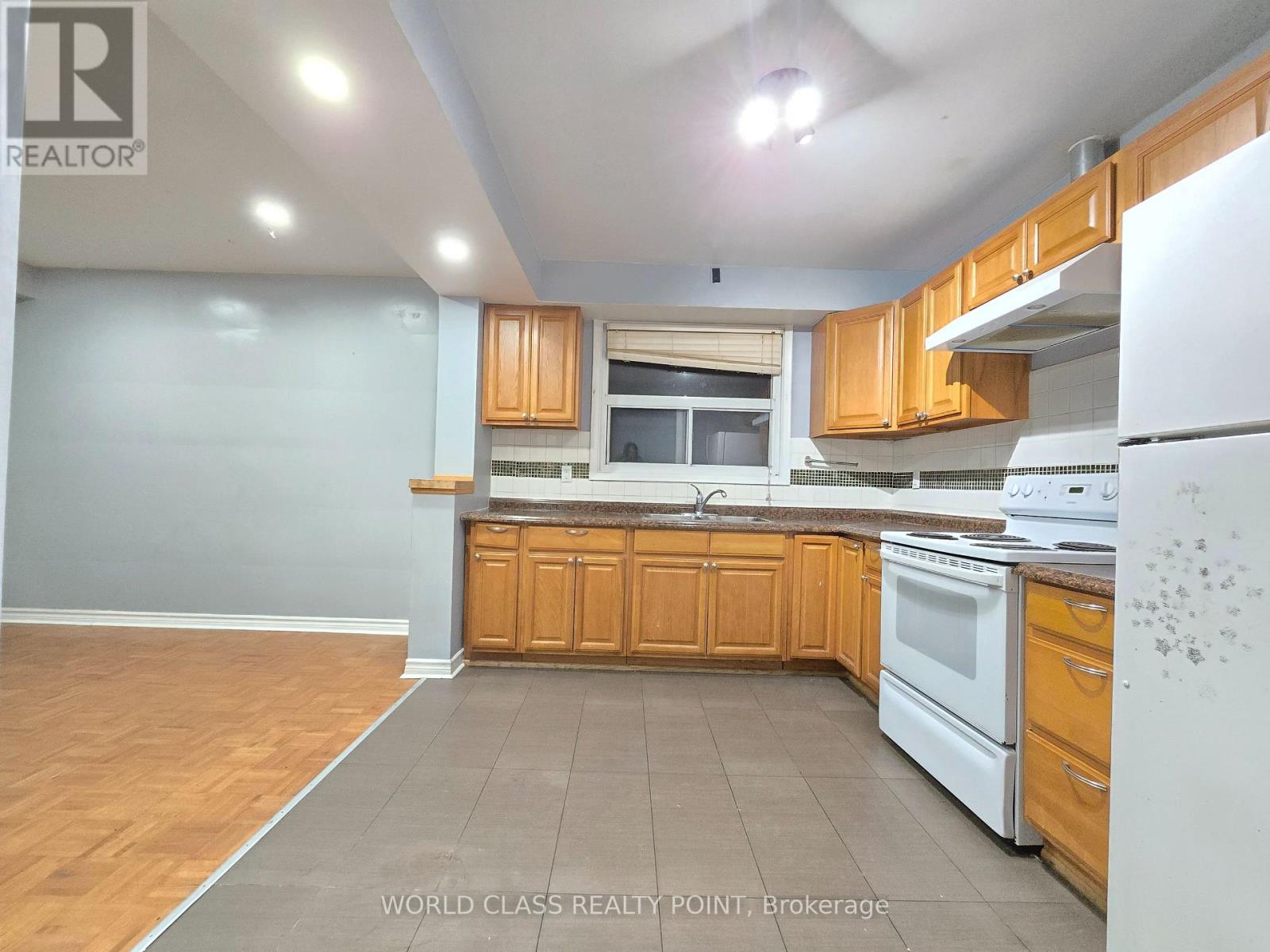 3 - 58 Cameron Avenue, Toronto, Ontario M6M 1R2 - Photo 7 - W12603524