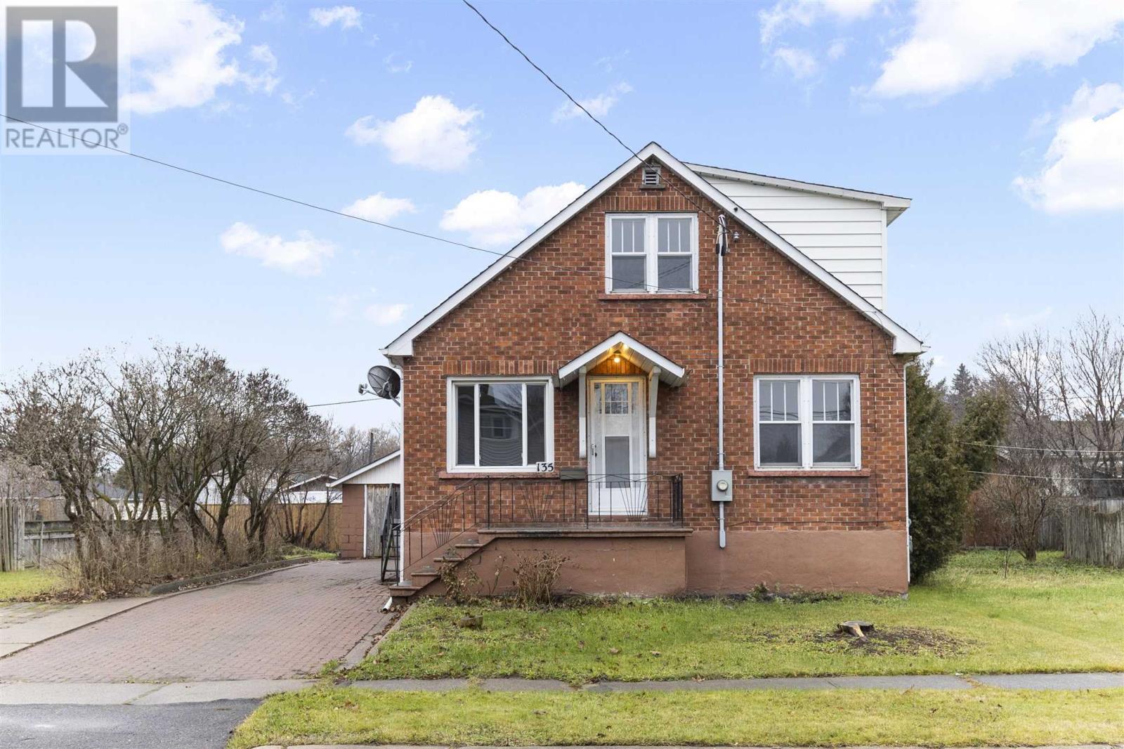 135 Carufel Ave, Sault Ste. Marie, Ontario  P6C 4T5 - Photo 2 - SM253361