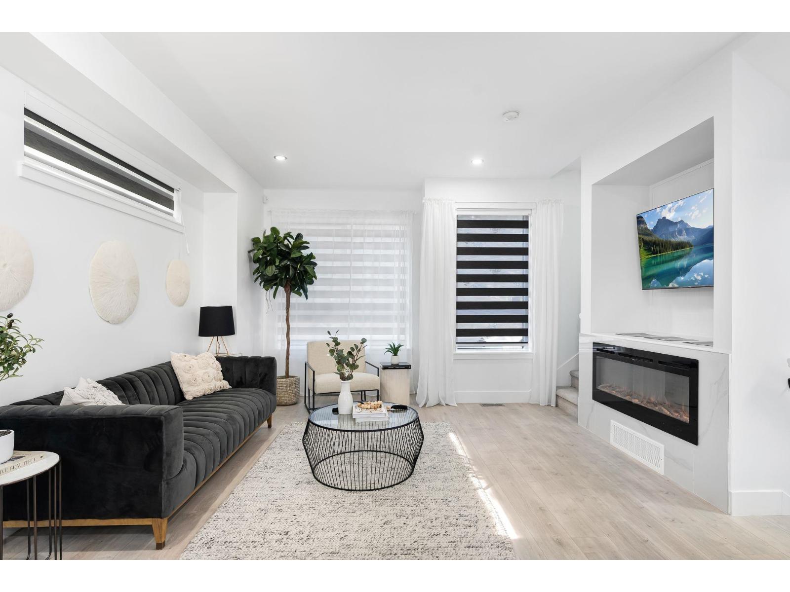 35 13895 64 Avenue, Surrey, British Columbia  V3W 3N9 - Photo 2 - R3072396