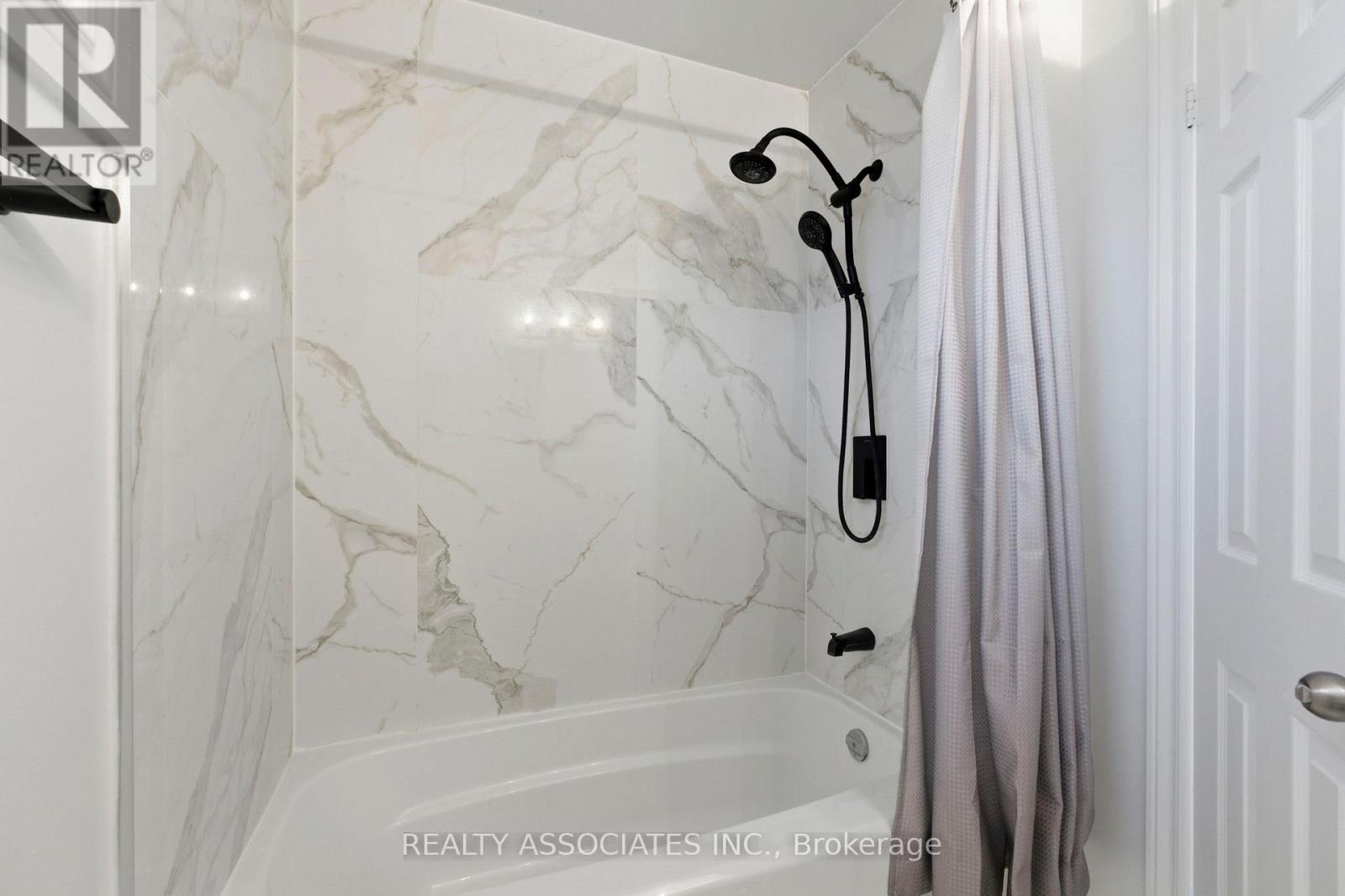 81 Derby Court, Newmarket, Ontario  L3Y 5Z8 - Photo 32 - N12559172