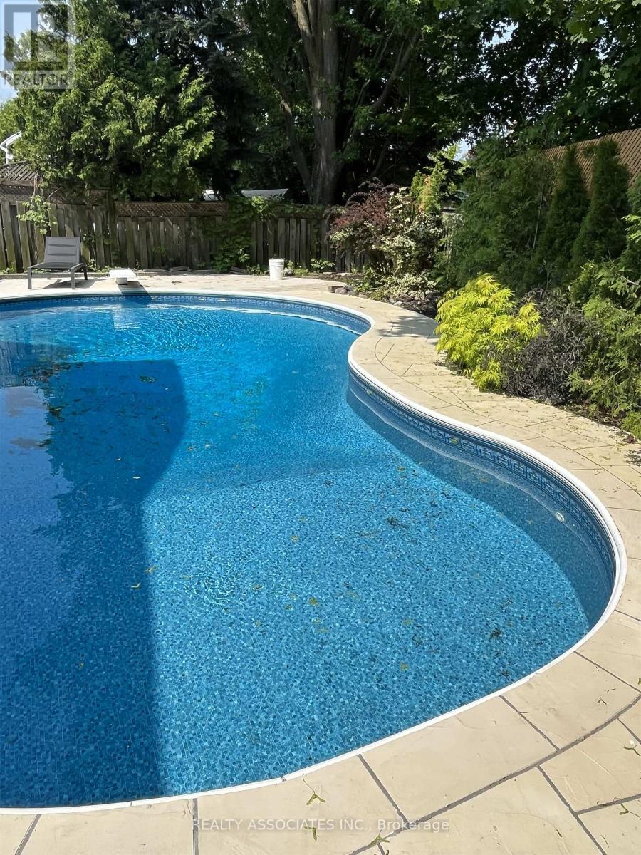 81 Derby Court, Newmarket, Ontario  L3Y 5Z8 - Photo 38 - N12559172