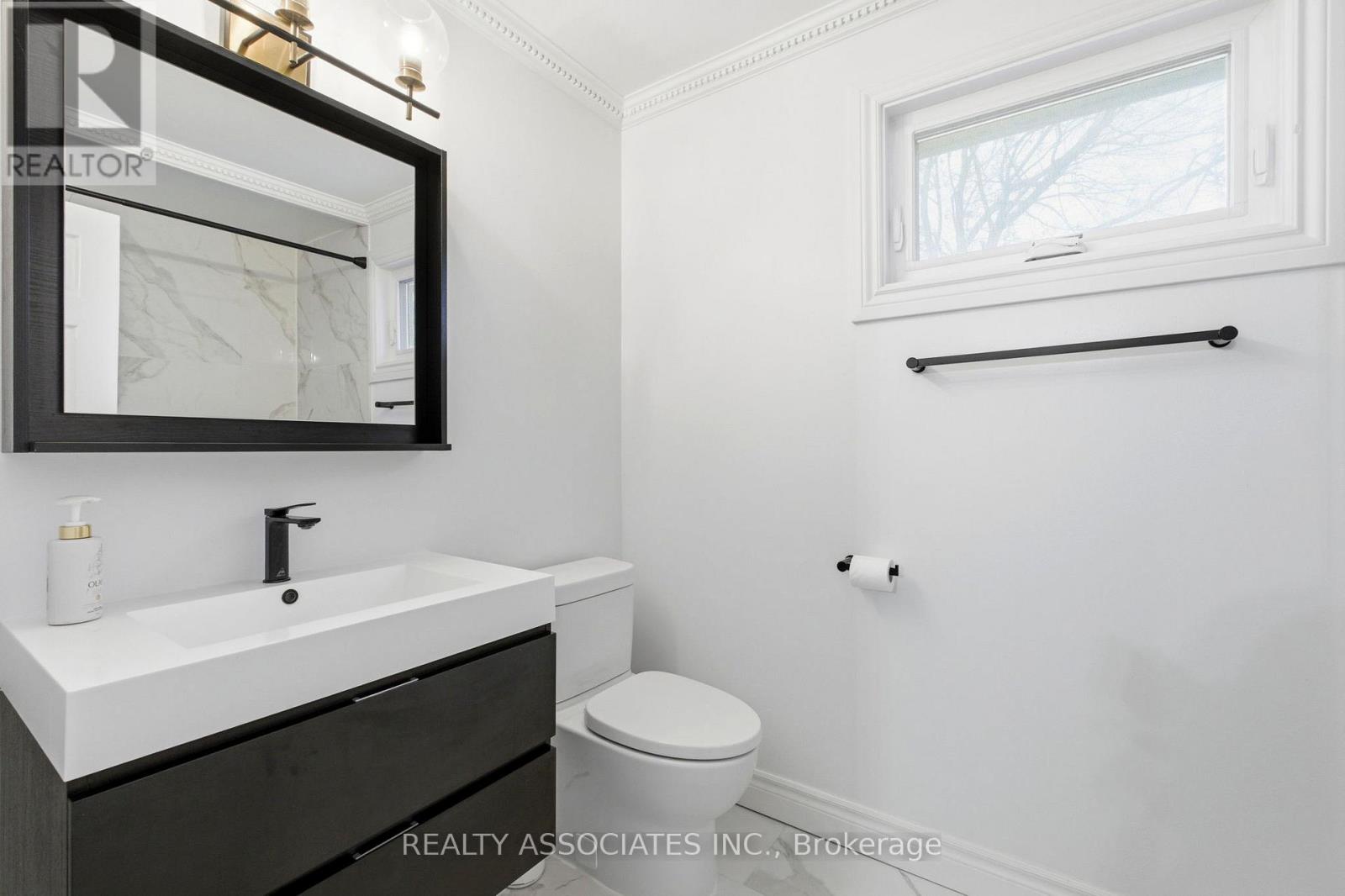 81 Derby Court, Newmarket, Ontario  L3Y 5Z8 - Photo 35 - N12559172