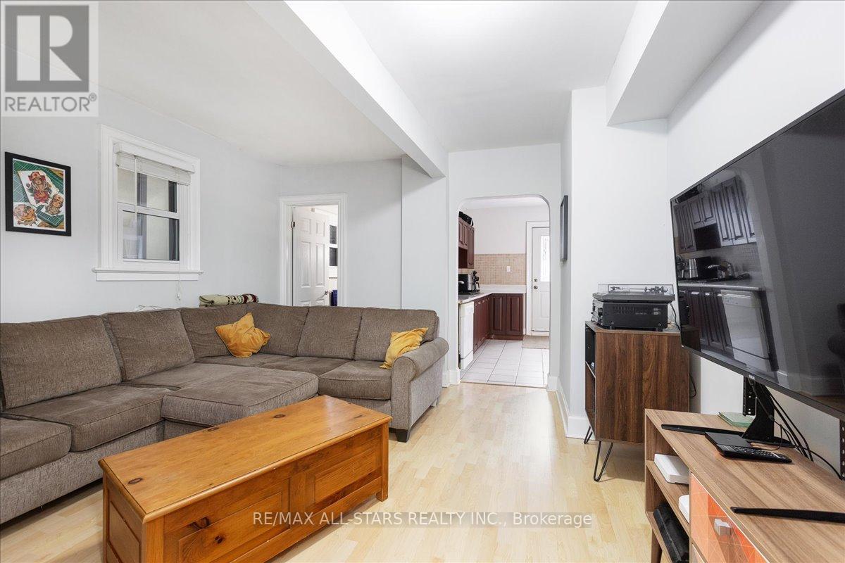 Lower Unit - 387 Ontario Street, Newmarket, Ontario  L3Y 2K5 - Photo 4 - N12603604