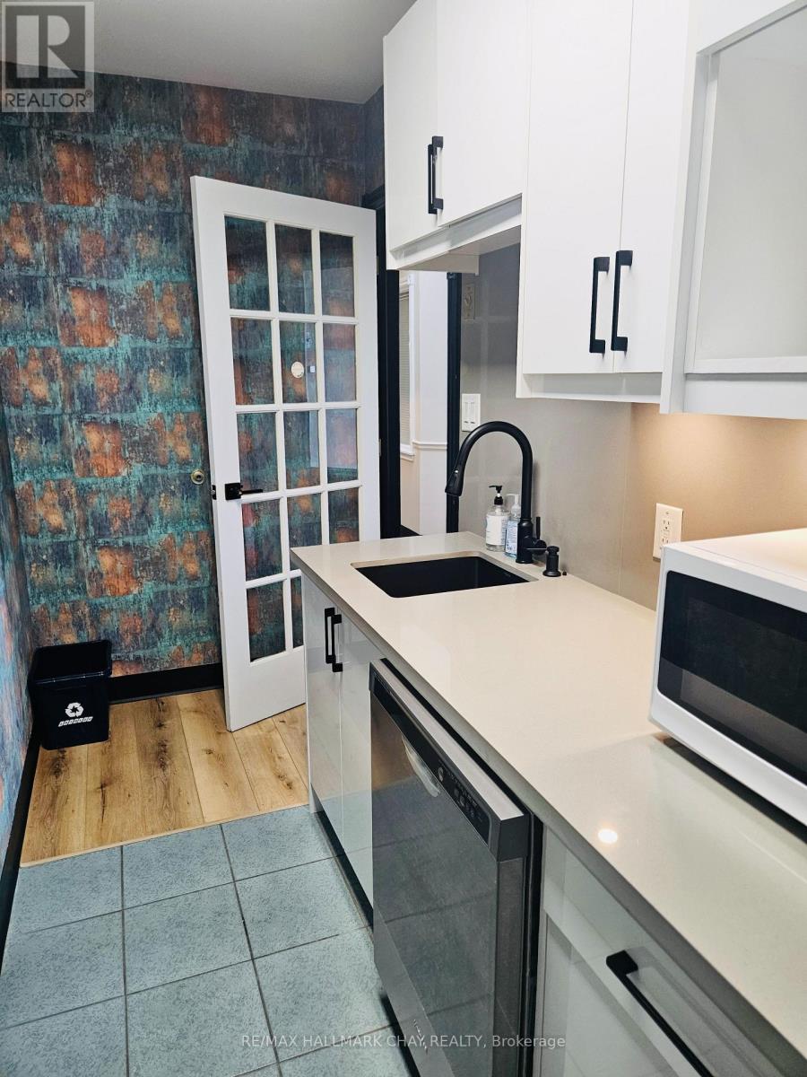 300 - 152 Bayfield Street, Barrie, Ontario  L4M 3B5 - Photo 10 - S12603626