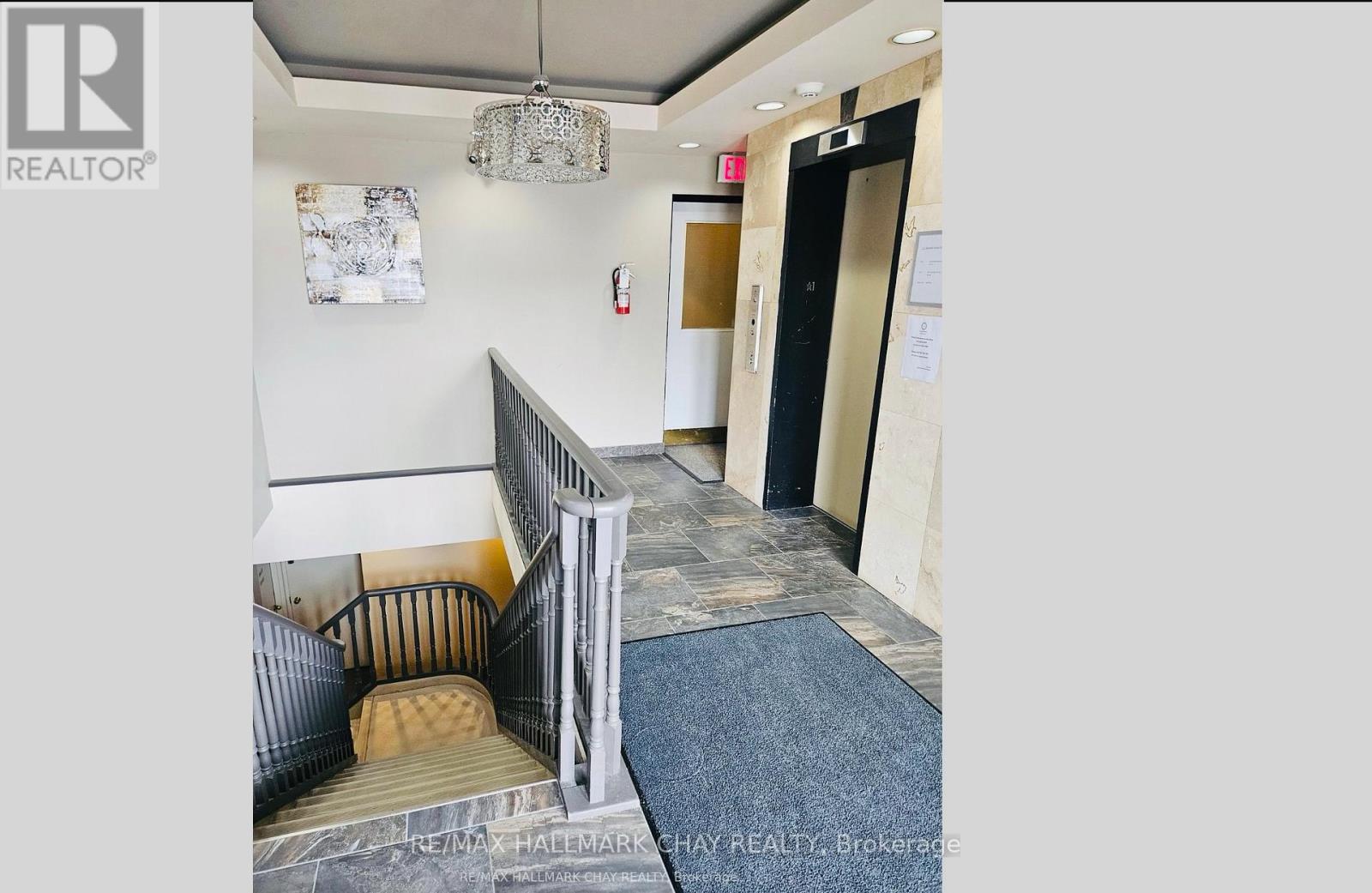 300 - 152 Bayfield Street, Barrie, Ontario  L4M 3B5 - Photo 5 - S12603626